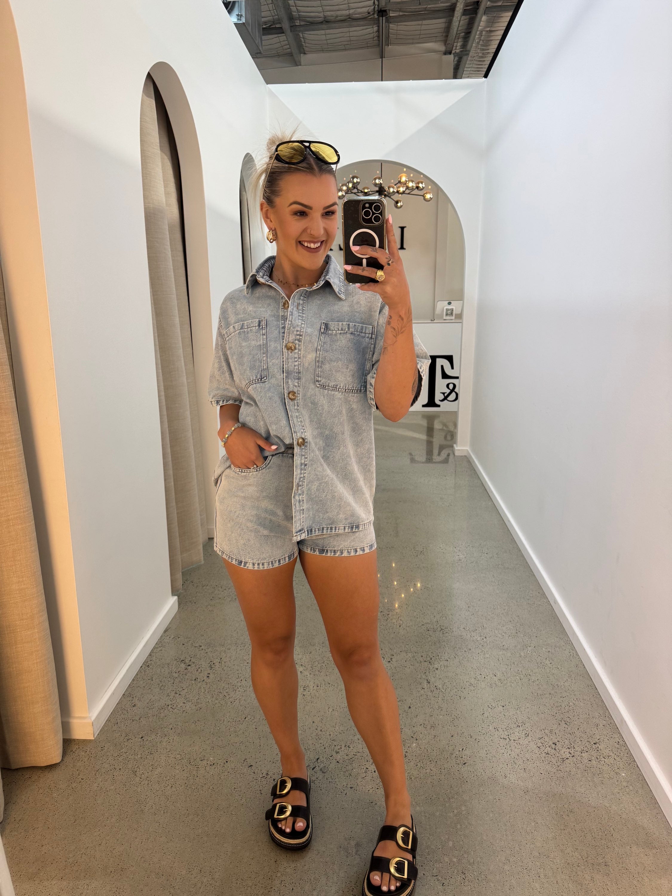 BY FRANKIE / LIGHT ACID WASH SHORTS / 999-7
