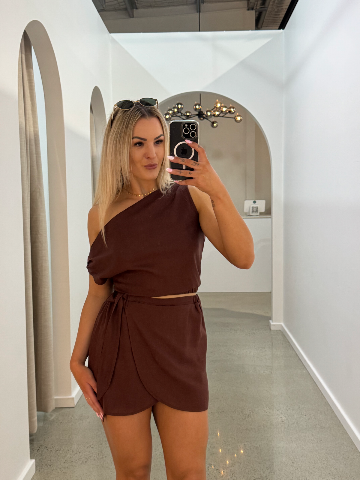 BY FRANKIE / SLAY OFF SHOULDER TOP /  CHOCOLATE / 2592-2