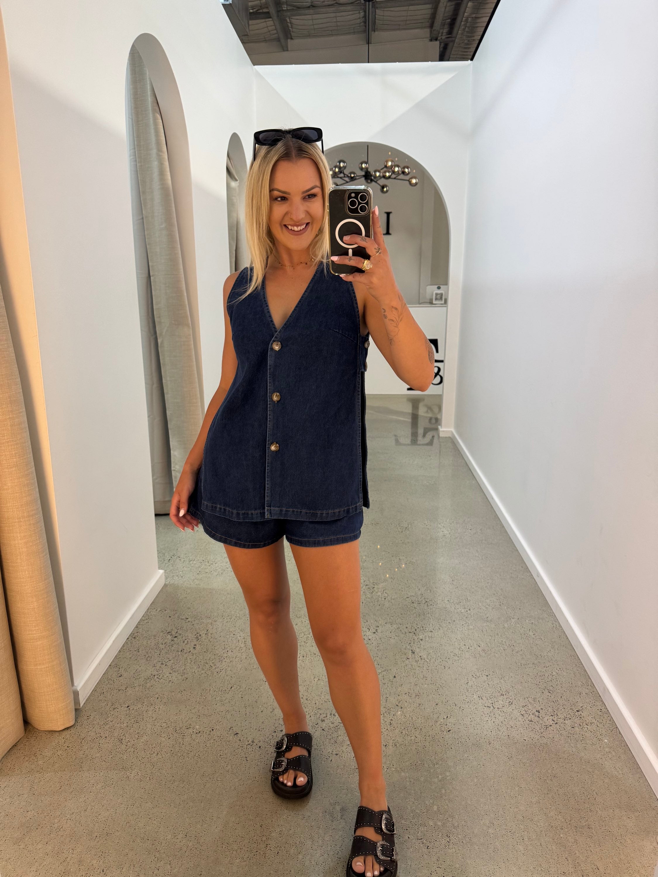 BY FRANKIE / DARK DENIM PANEL SHORTS / 66-1