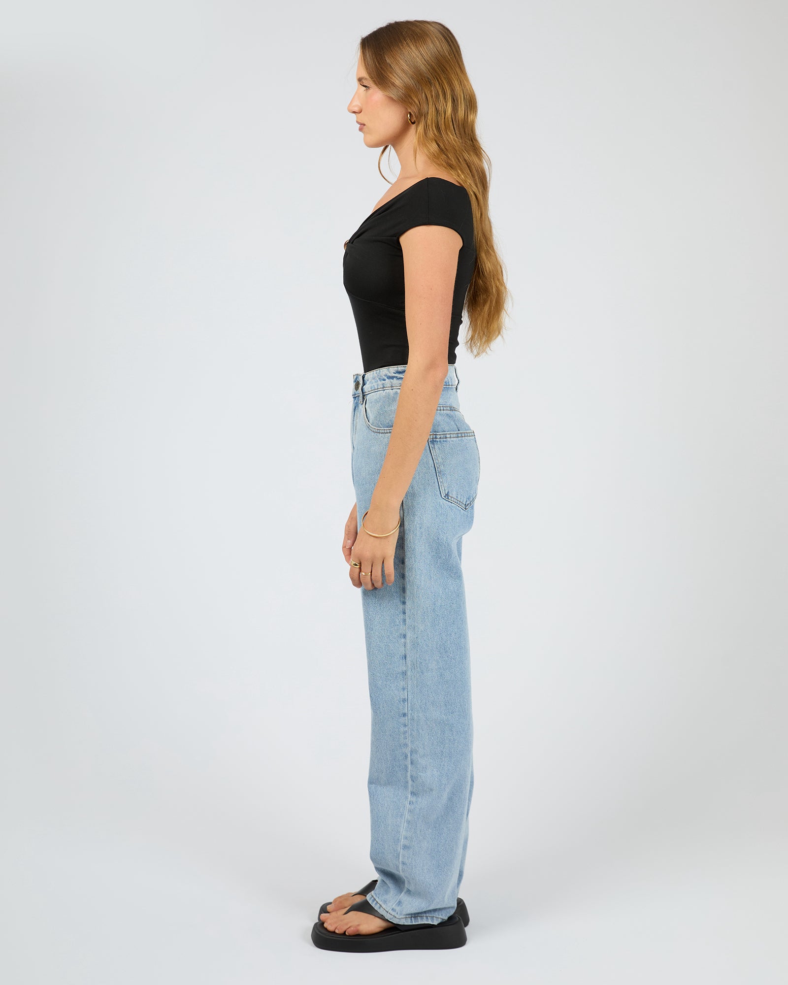 SILENT THEORY / ATLAS OFF SHOULDER TOP / BLACK / 60X5457