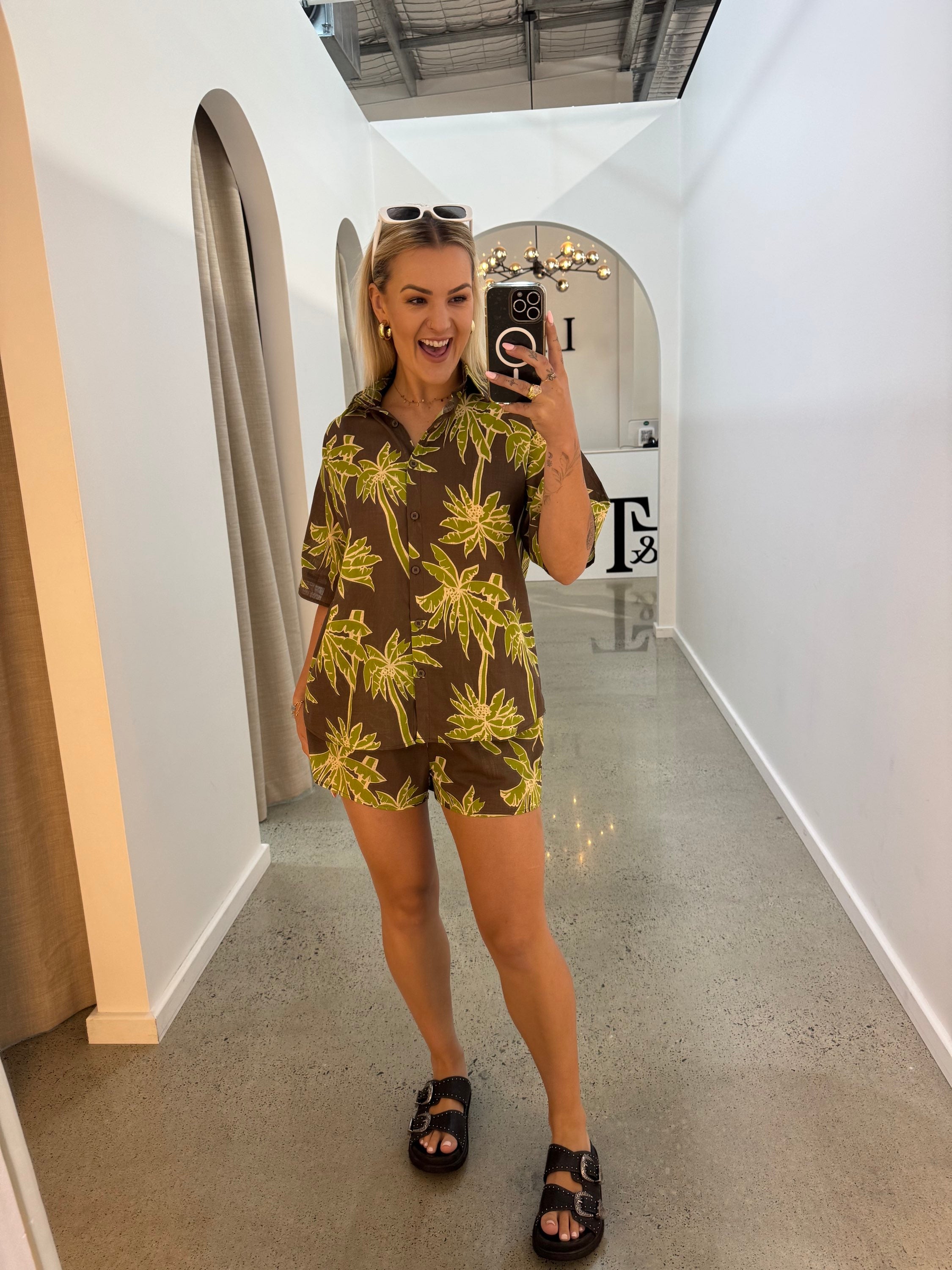 BY FRANKIE / CHOC - GREEN PALMA SHORT / 10-8
