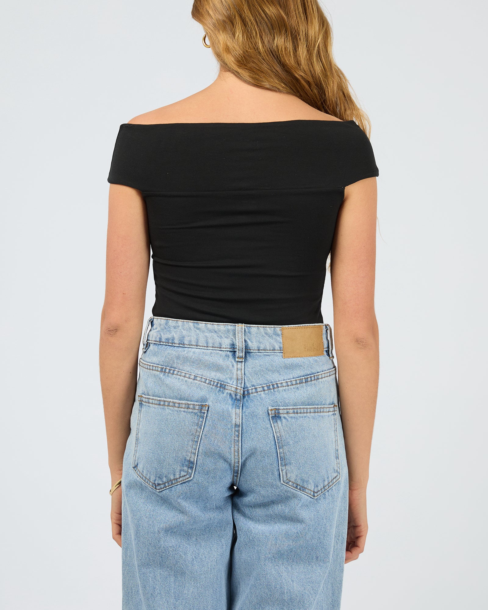 SILENT THEORY / ATLAS OFF SHOULDER TOP / BLACK / 60X5457