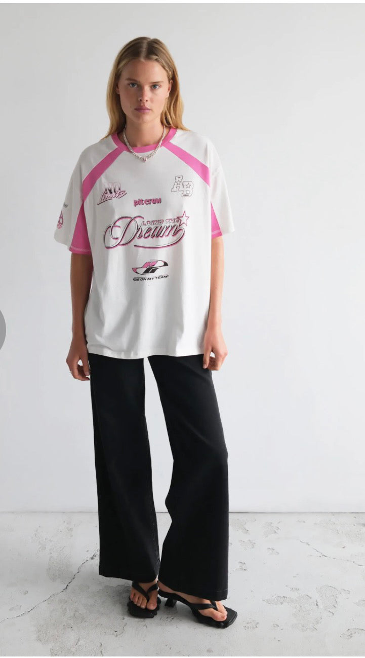 ABRAND / LIVING THE DREAM TOM TEE / A61T00