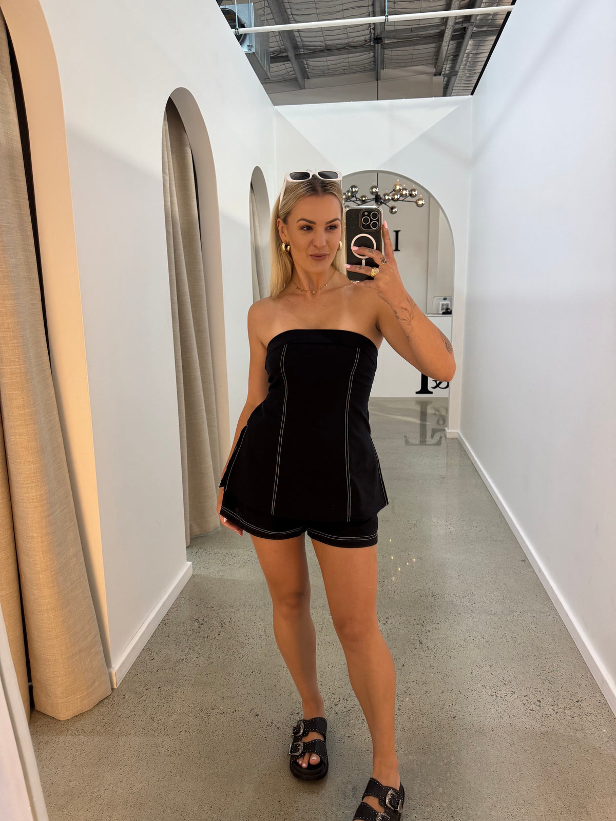 BY FRANKIE / BLACK STRAPLESS OVERSTITCHED SHORTs / 589