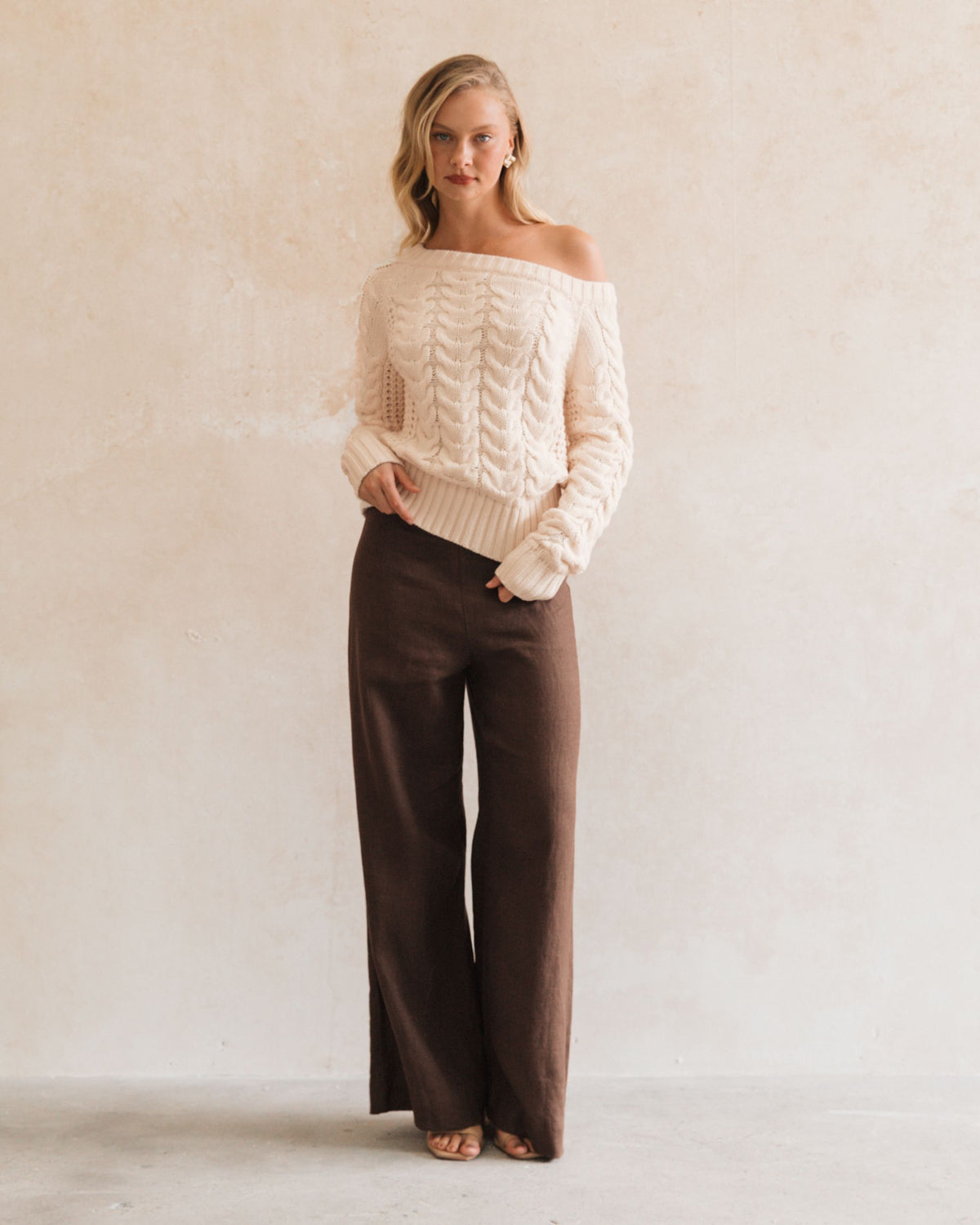 WHITE CLOSET / ELSA OFF SHOULDER KNIT / TF11624