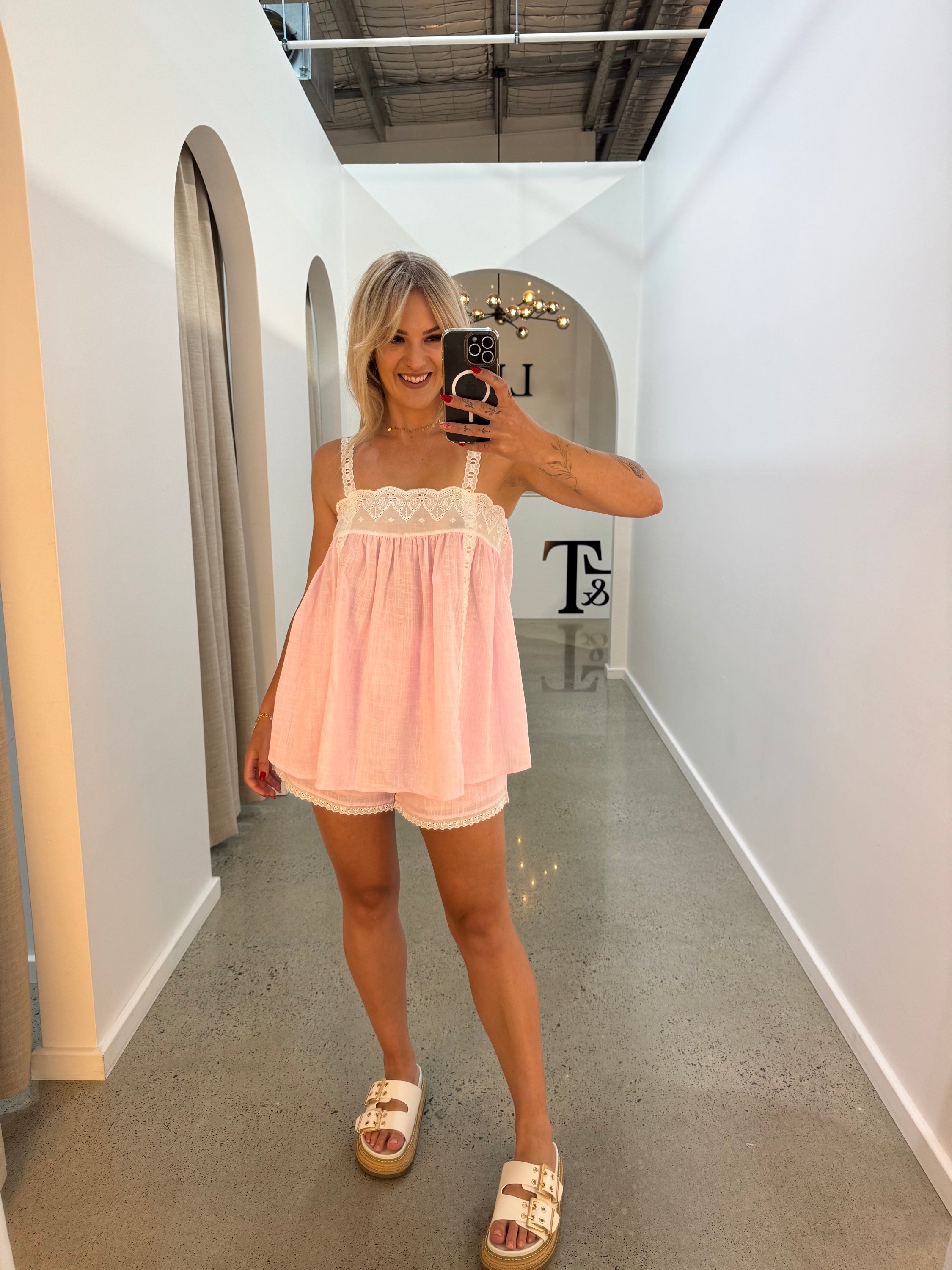 BY FRANKIE / PINK LACE SHORTS / 65-3