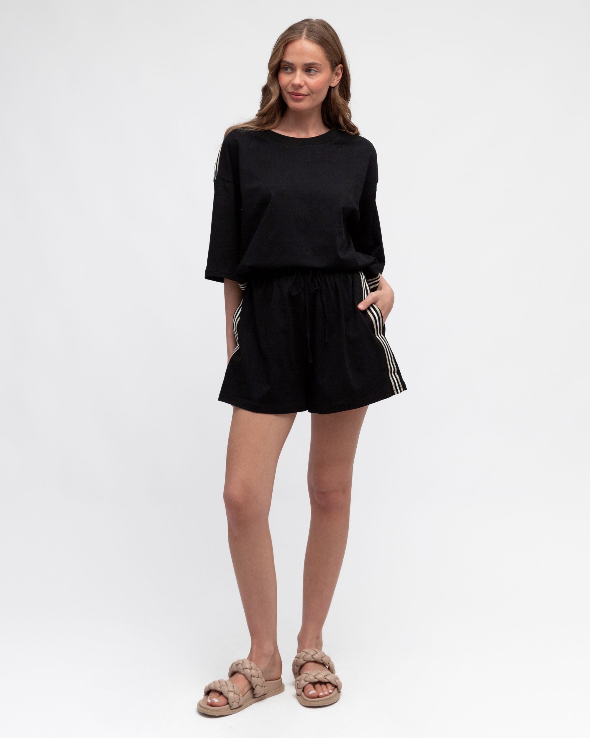 EBBY & I / STRAIGHT UP THE LINE TEE / BLACK / VV11531