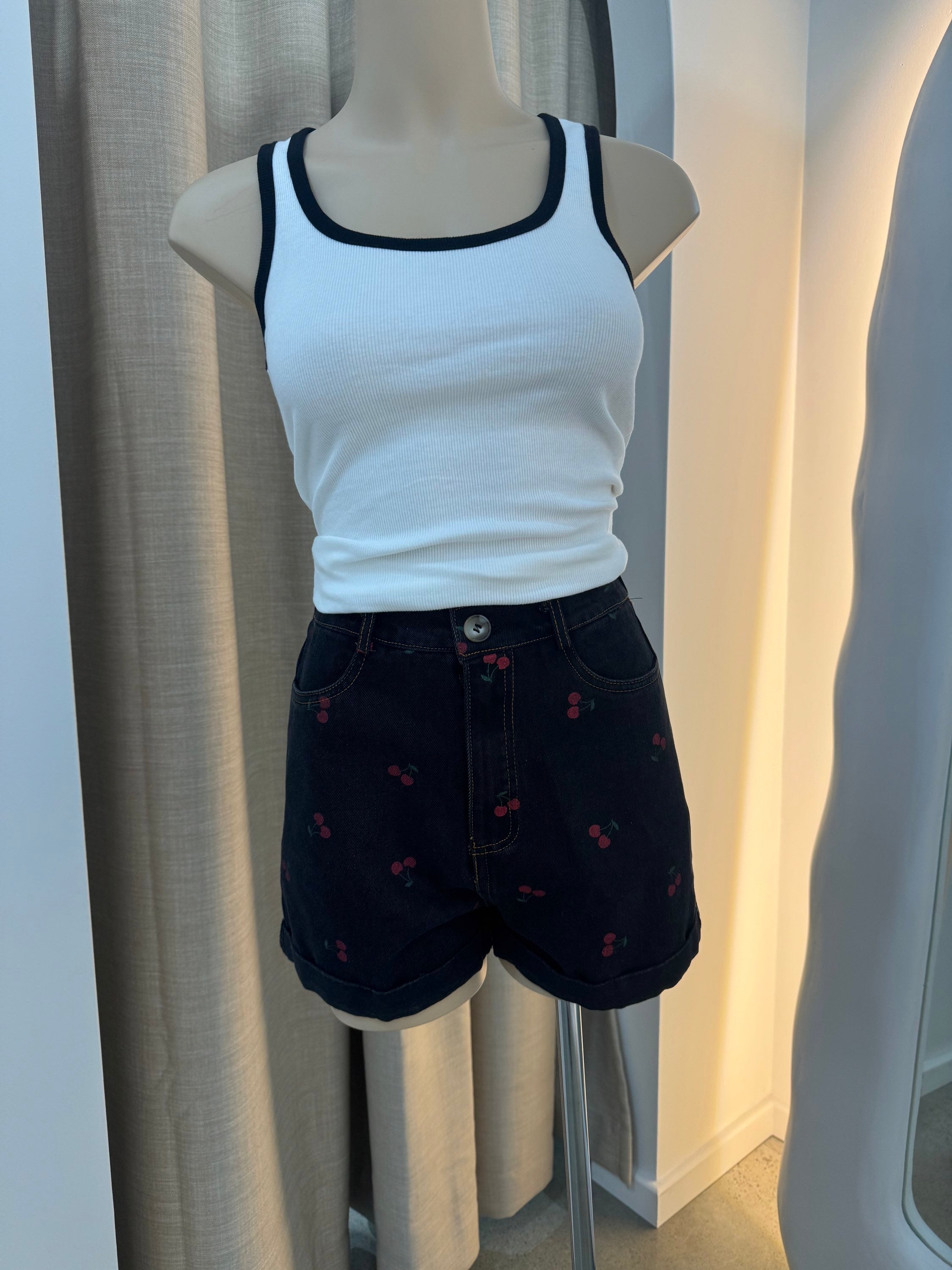 BY FRANKIE / CHERRY DENIM SHORTS / BLACK