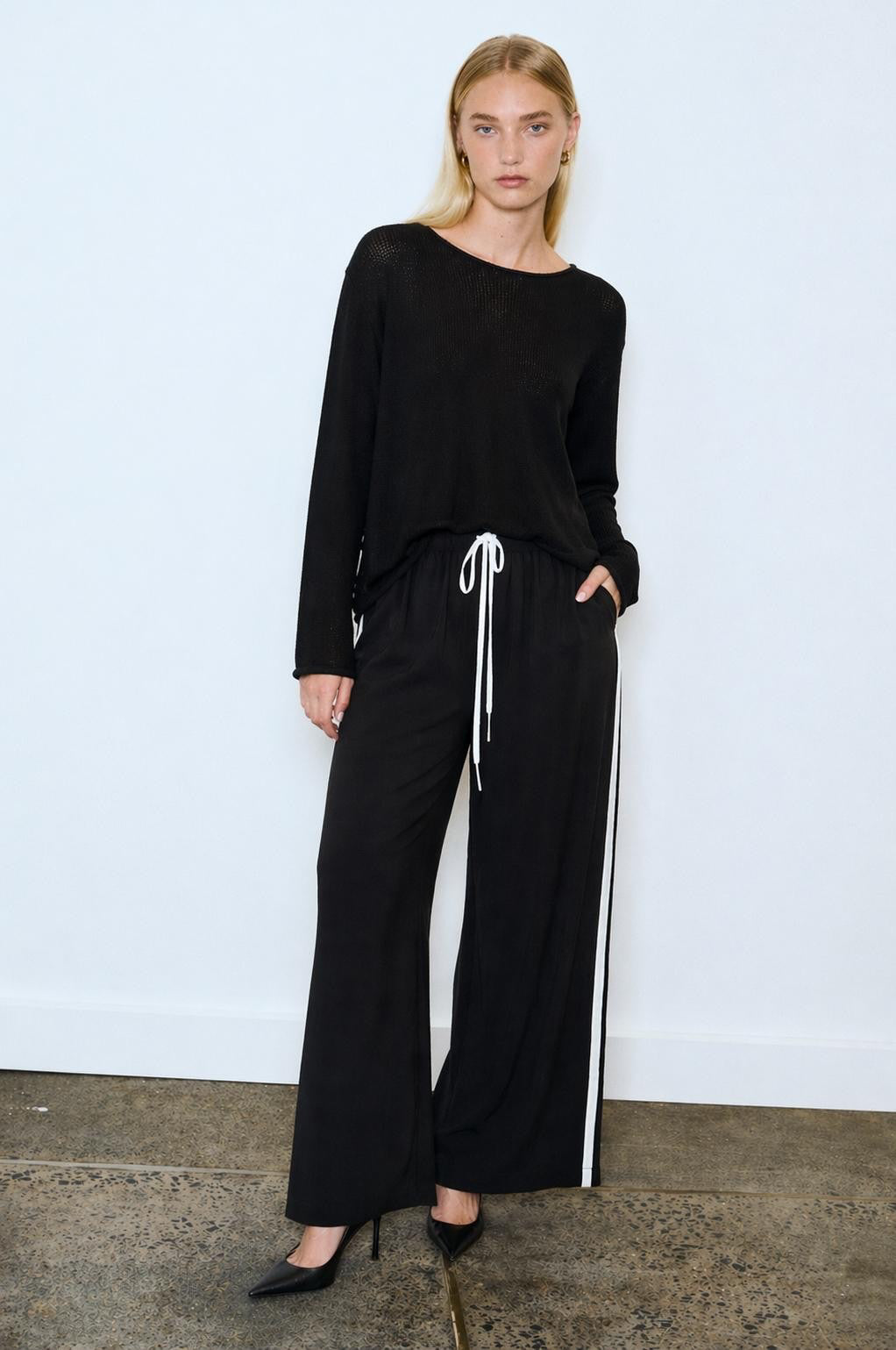 LITTLE LIES / SPRING KNIT TOP / BLACK / K23062604