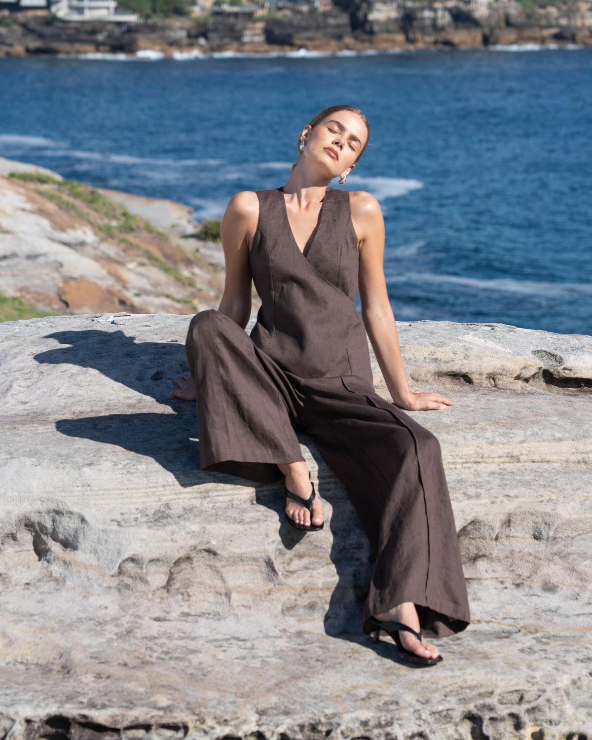WHITE CLOSET / CHOCOLATE LINEN VEST / TFL10444