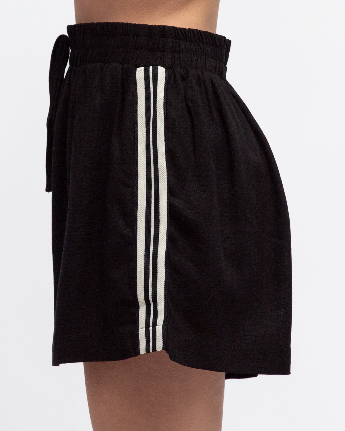 LINEN LUX / LINE UP SHORTS / BLACK / VVN11529-2