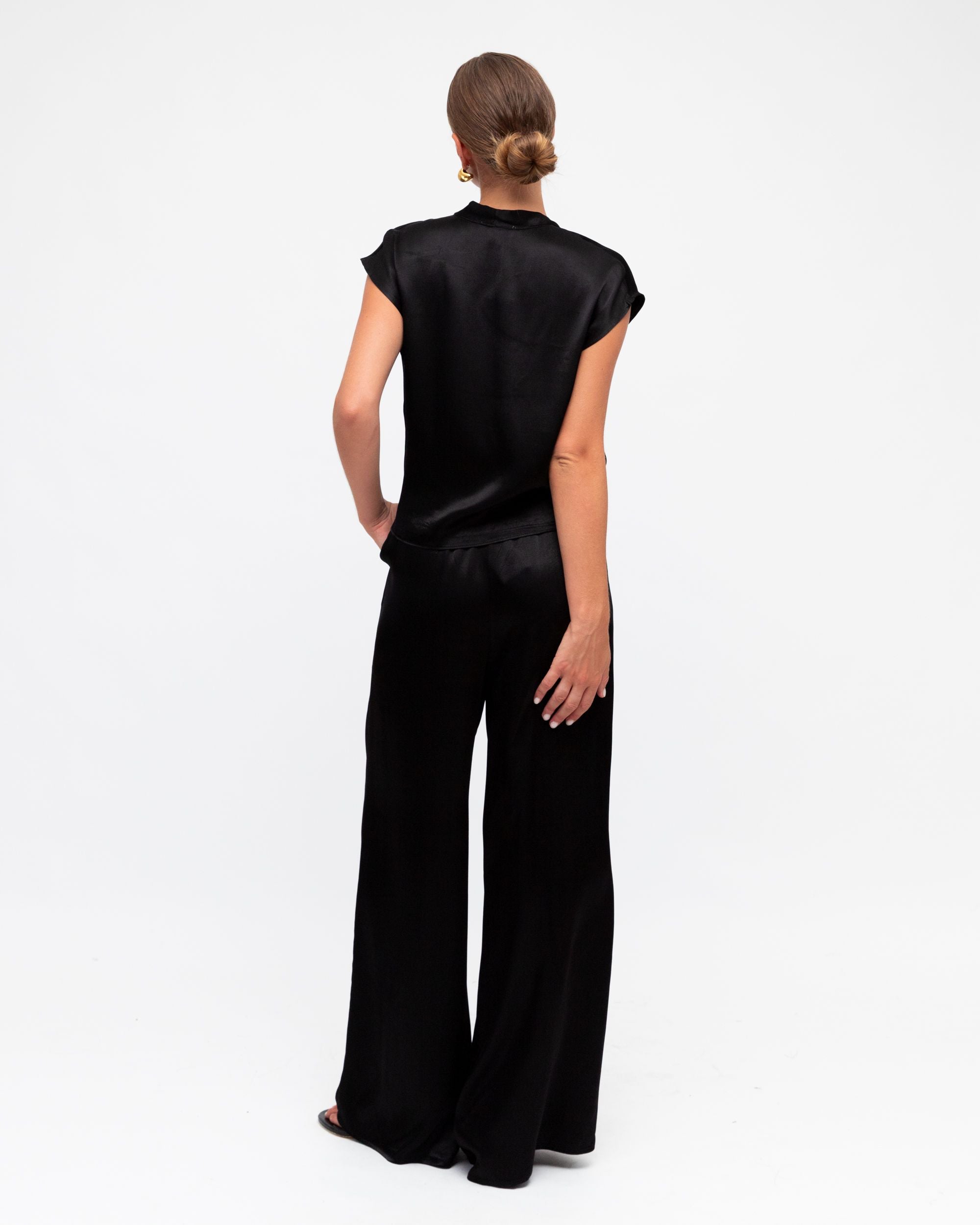 WHITE CLOSET / HERA CROSSOVER TOP / BLACK / TF10464