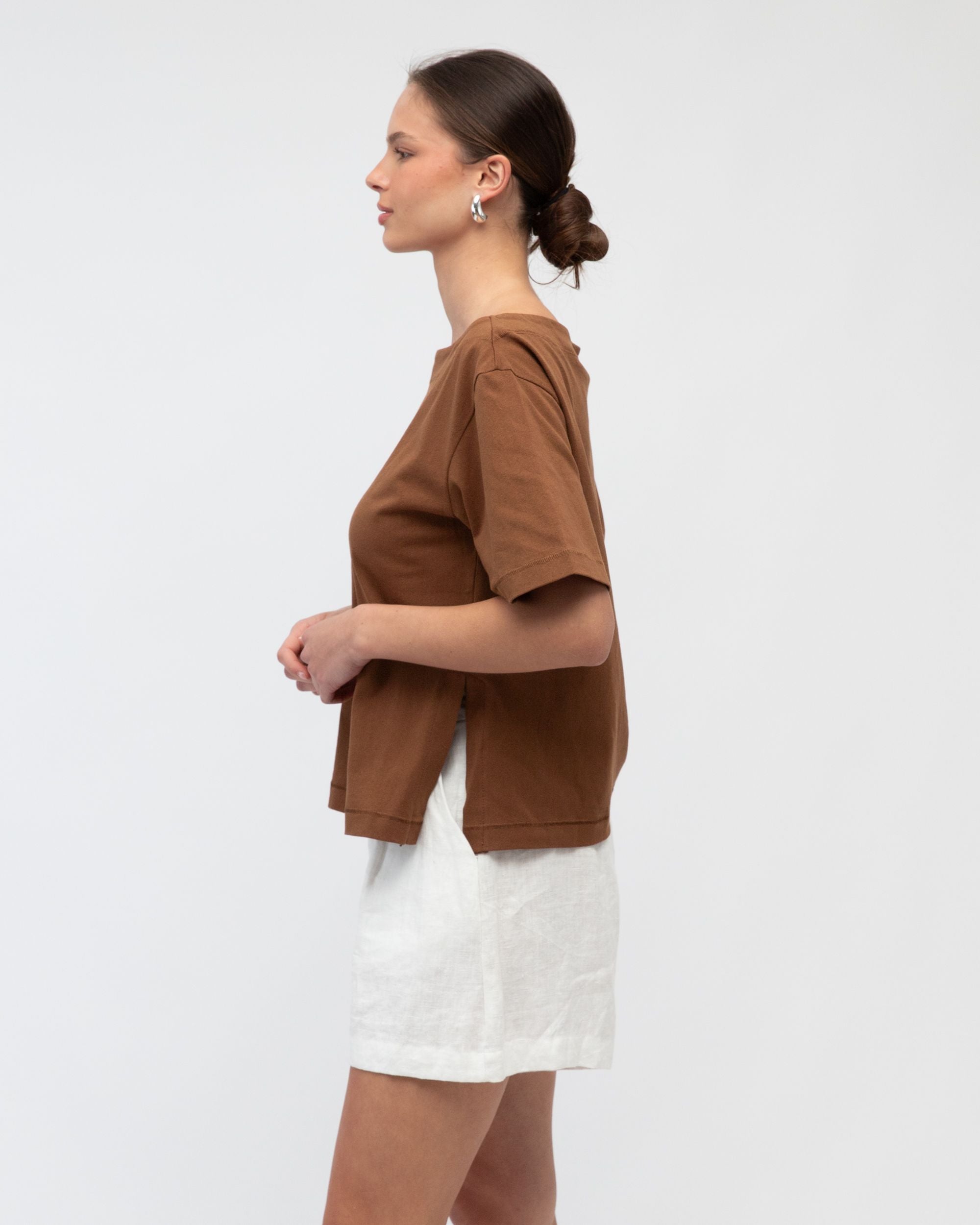 WHITE CLOSET / JENNA BOAT NECK TEE / CHOCOLATE / TF10936