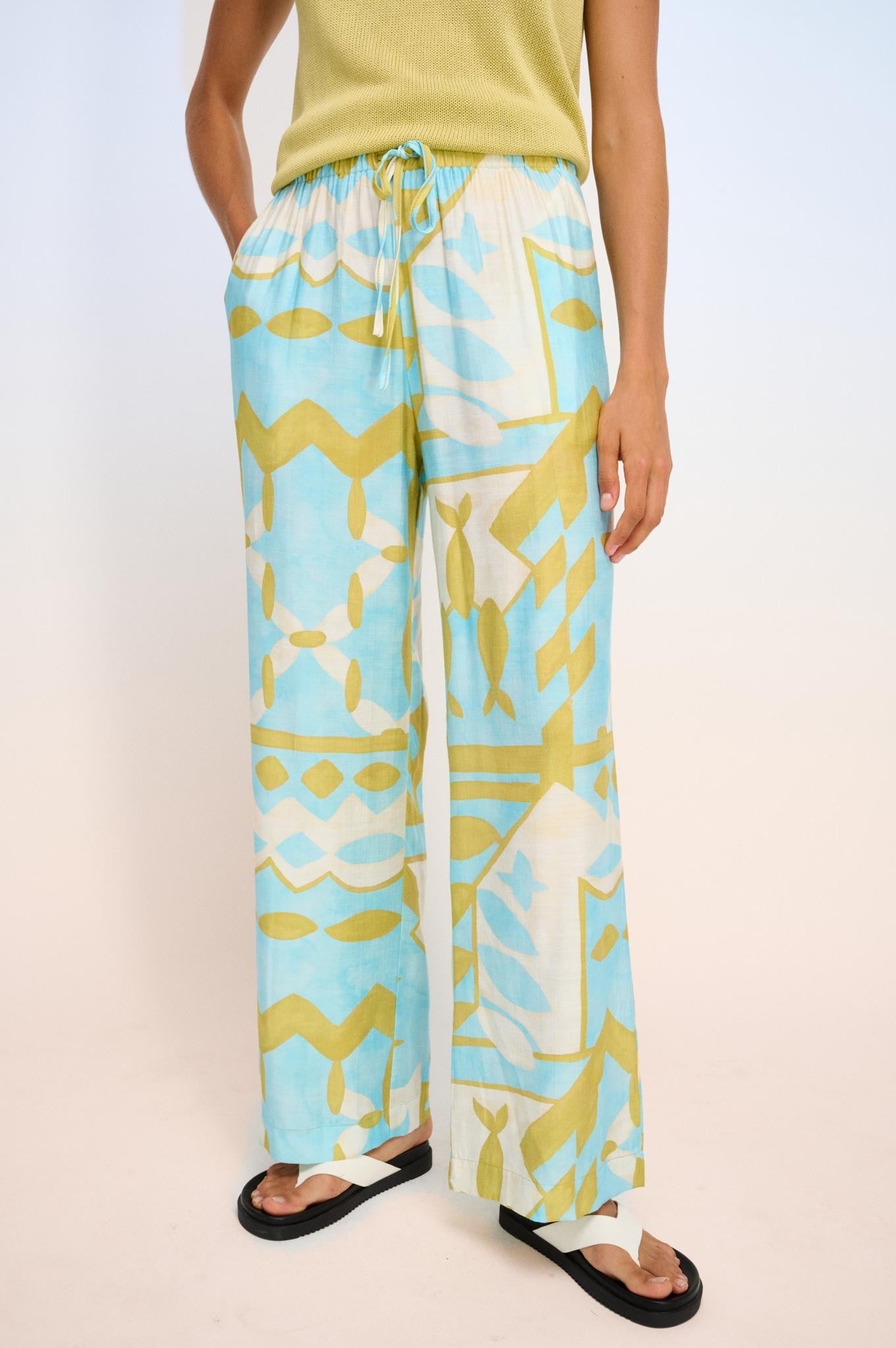 LITTLE LIES / FISH PANTS / R25120811