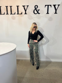 BY FRANKIE / CAMO PANTS WITH GREEN HEARTS / 526-36