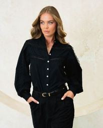 EBBY & I / RODEO DRIVE BLOUSE / BLACK