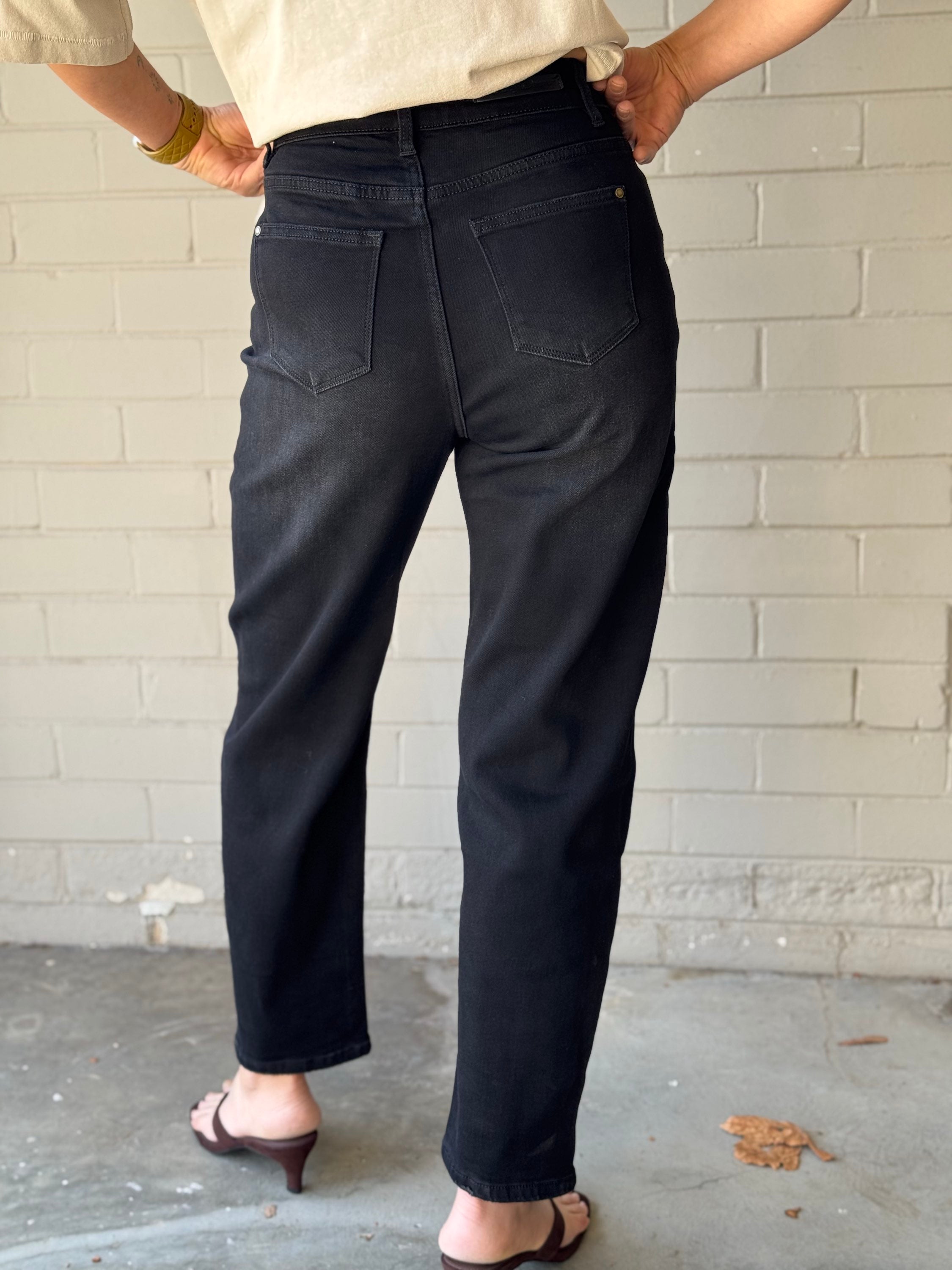 COUNTRY DENIM /  MID BARREL JEANS / BLACK  / CGJ1826