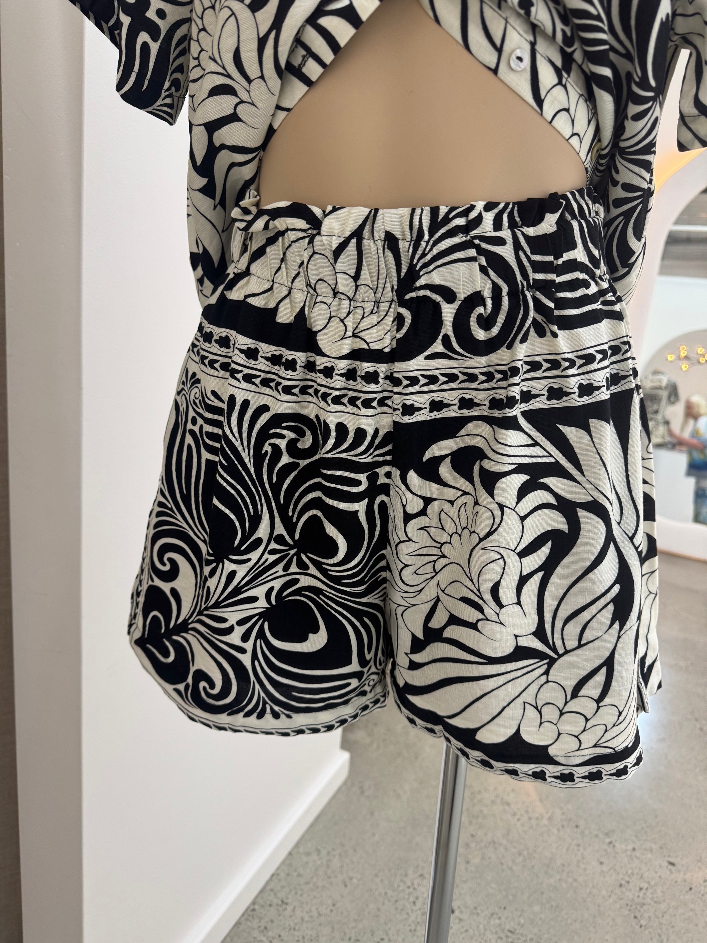 LITTLE LIES / PHOEBE SHORTS