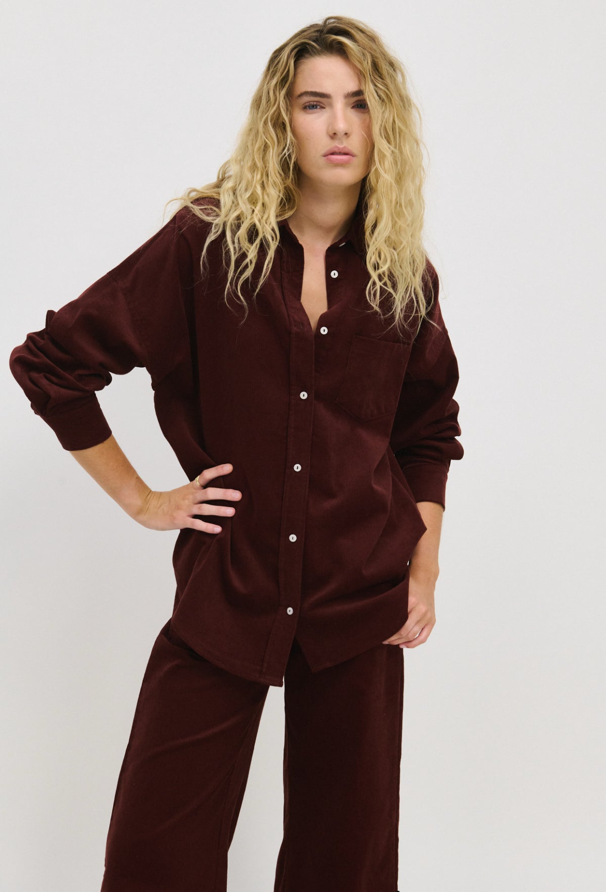 LITTLE LIES / JUDE CORD SHIRT / WINE / R25031401