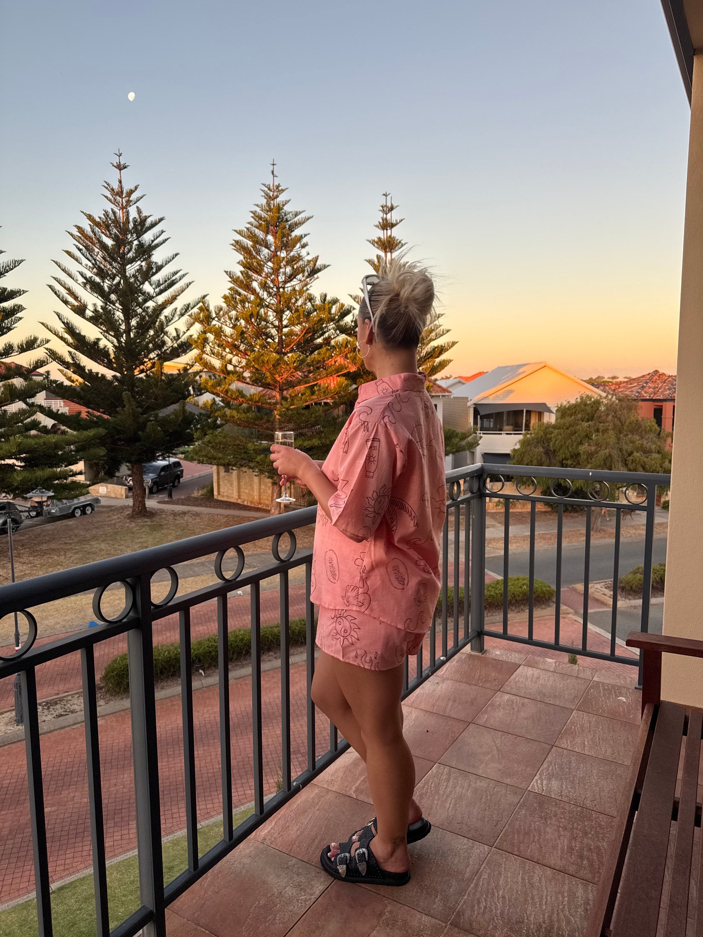 BY FRANKIE / PEACH SHORTS / 10-10