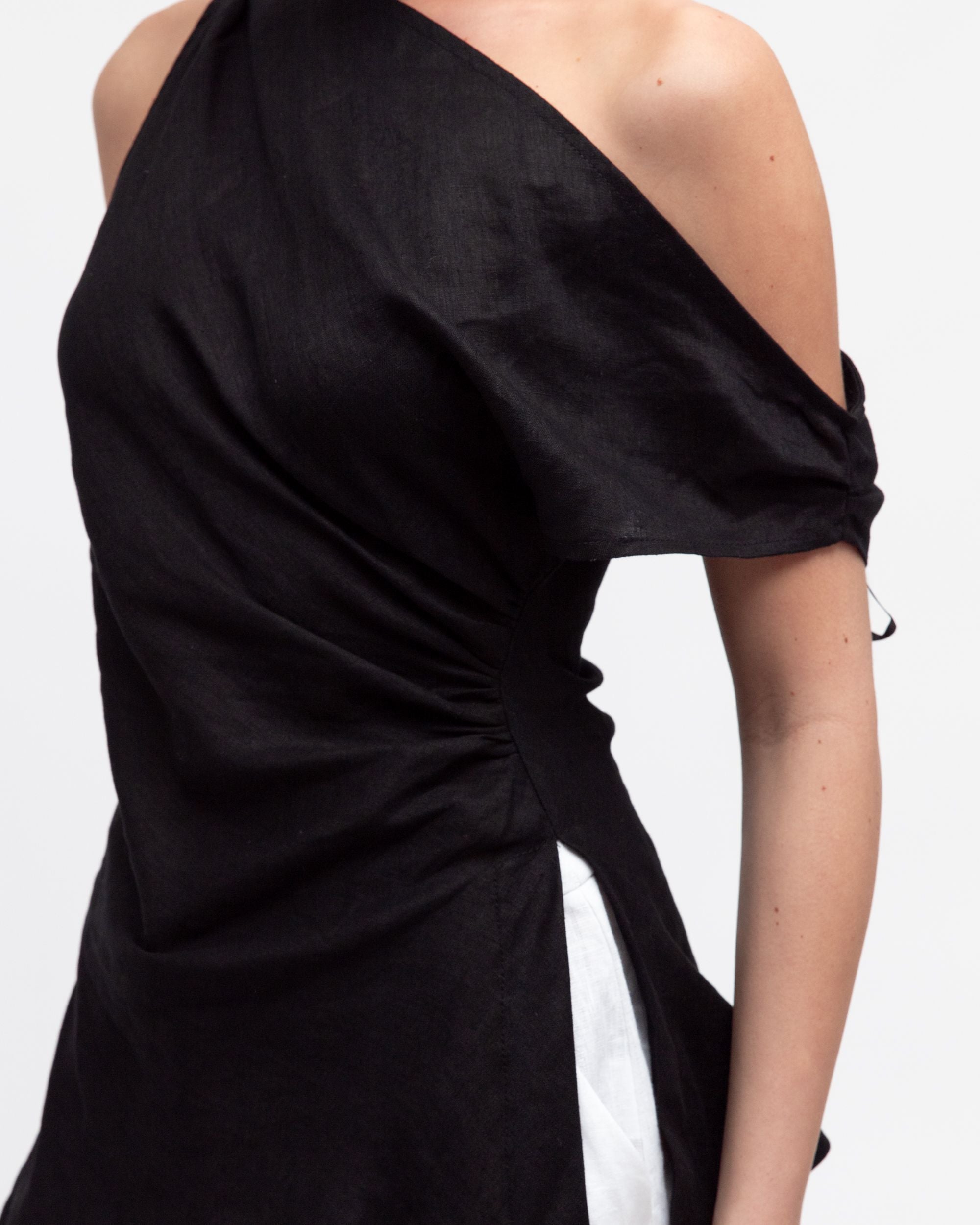 WHITE CLOSET / CYNTHIA OFF SHOULDER TOP / TFL11064