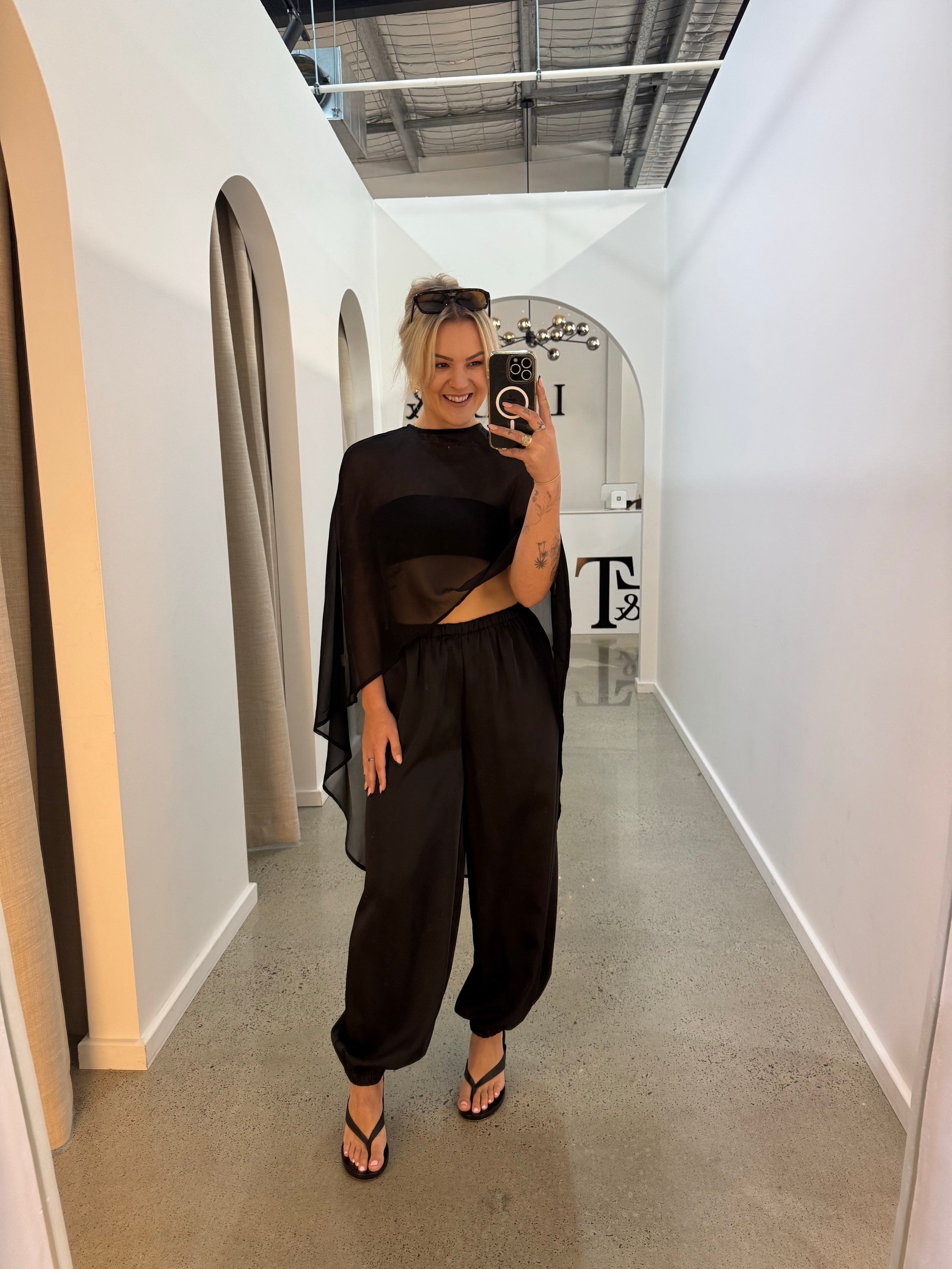 BY FRANKIE / BLACK PONCH TOP / 886-1