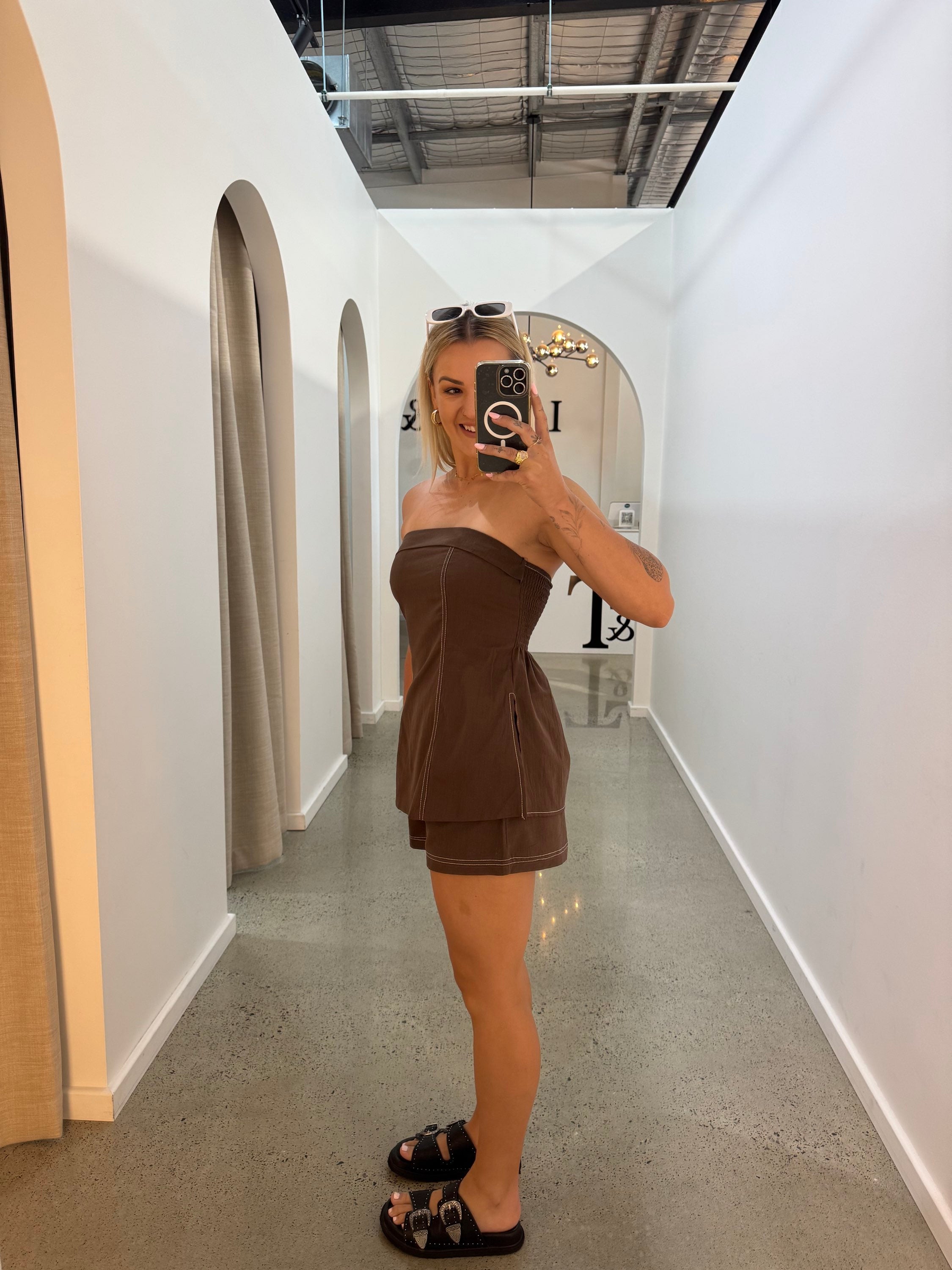 BY FRANKIE / CHOC STRAPLESS OVERSTITCHED SHORTS / 589-3
