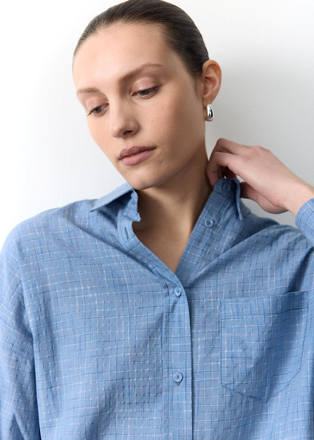 LITTLE LIES / BILLIE SHIRT / R26041602
