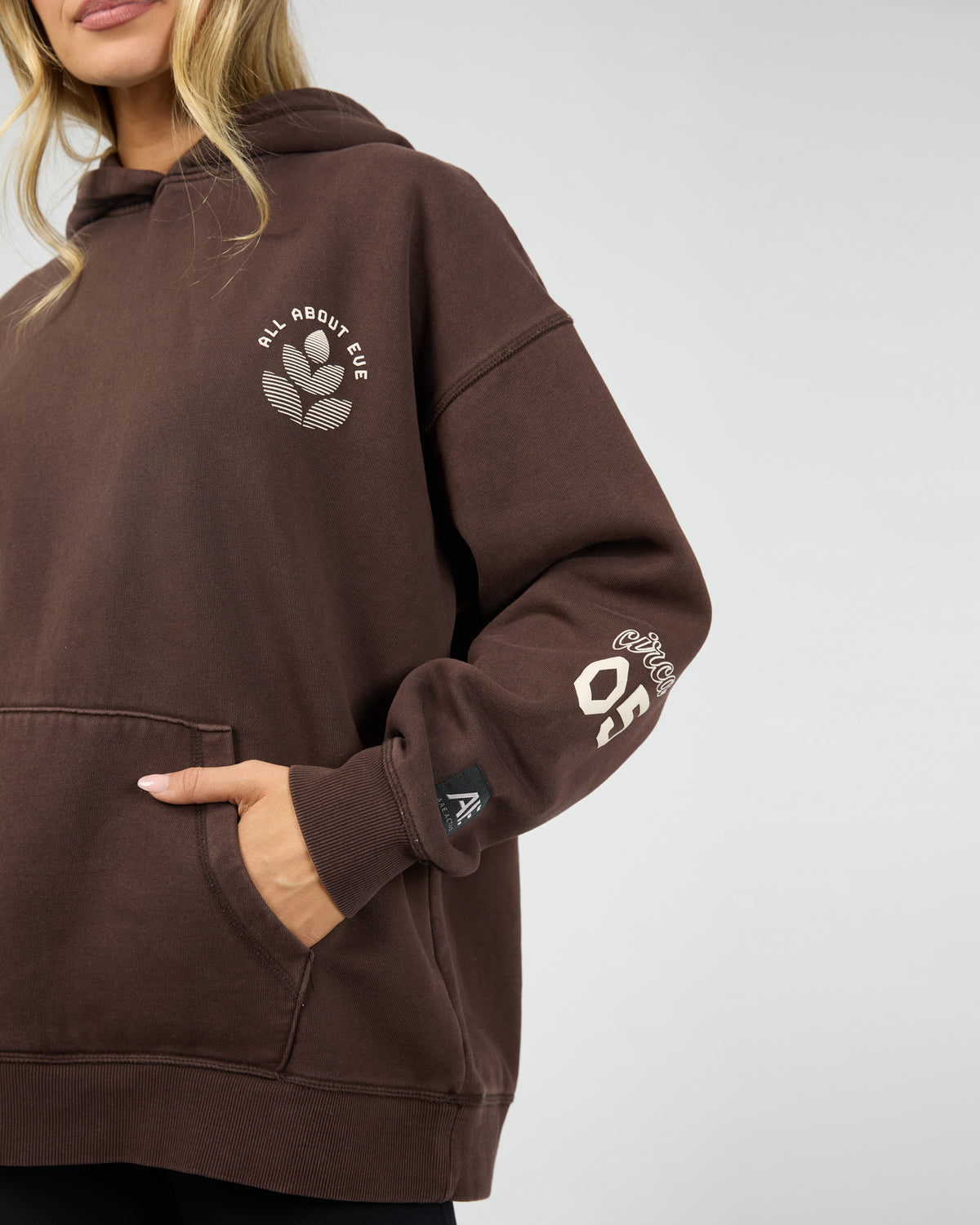 ALL ABOUT EVE / SERENE CHOCOLATE RELAXED HOODIE / 6476112.BRN