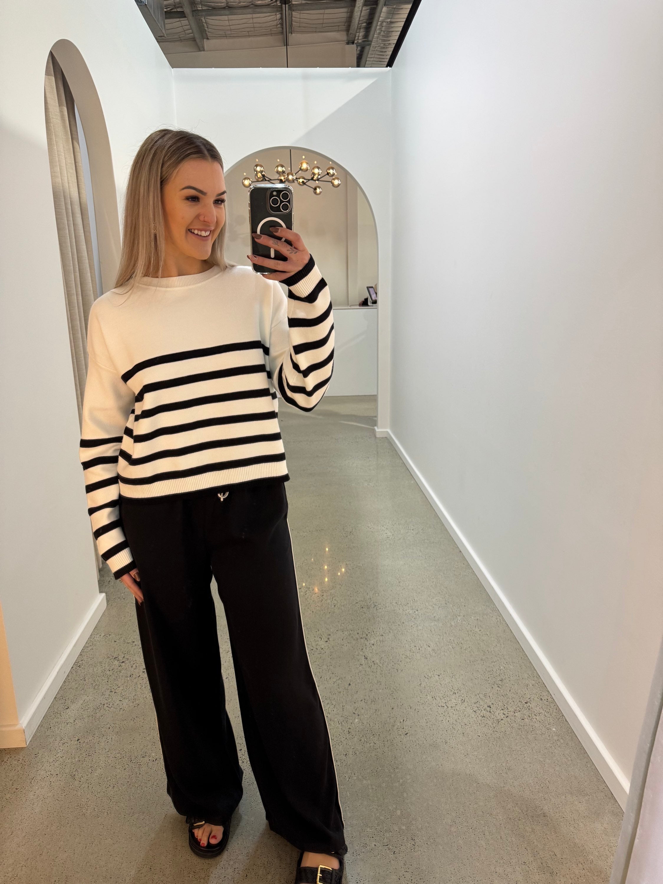 LITTLE LIES / LOTTIE TOP / BLACK / K25012210