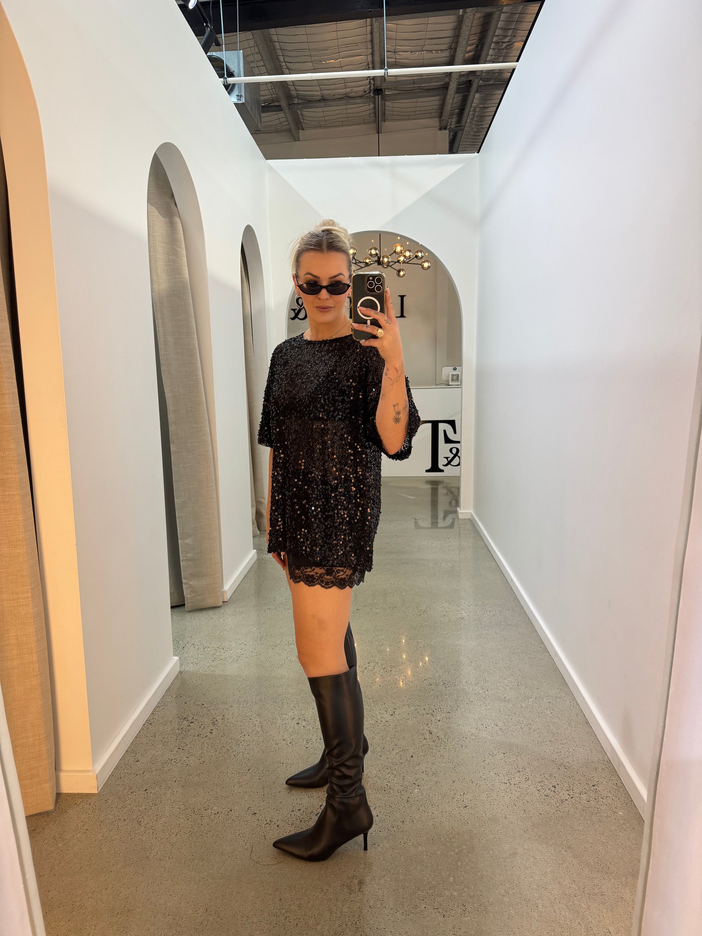 BY FRANKIE / BLACK SEQUINS TOP / 231-17