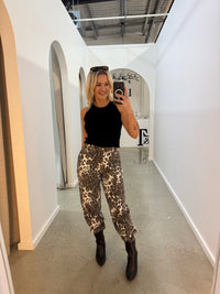 BY FRANKIE / DARK LEOPARD BARREL JEAN / 934-5