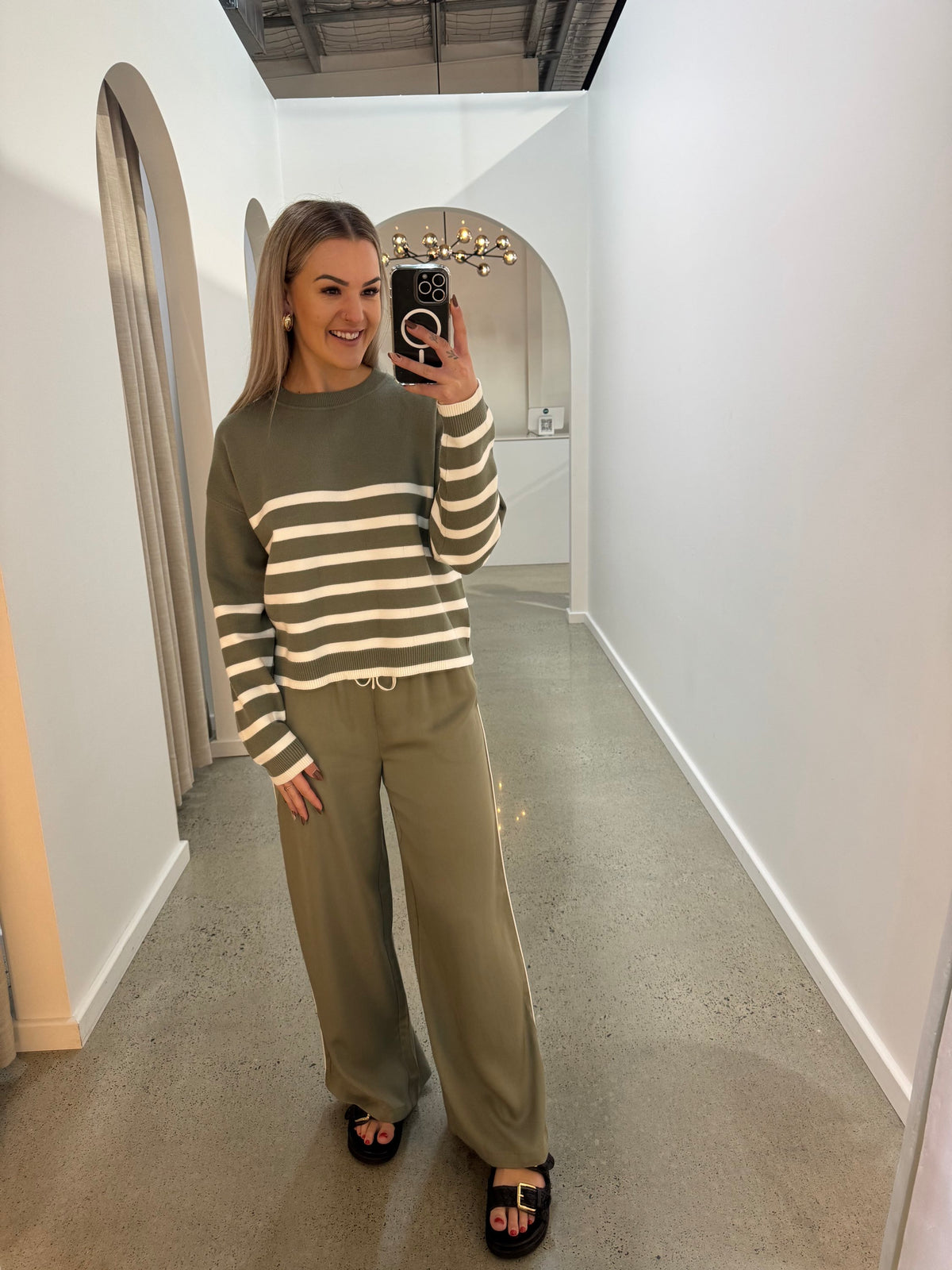 LITTLE LIES / LOTTIE PANTS / SAGE / M25042901