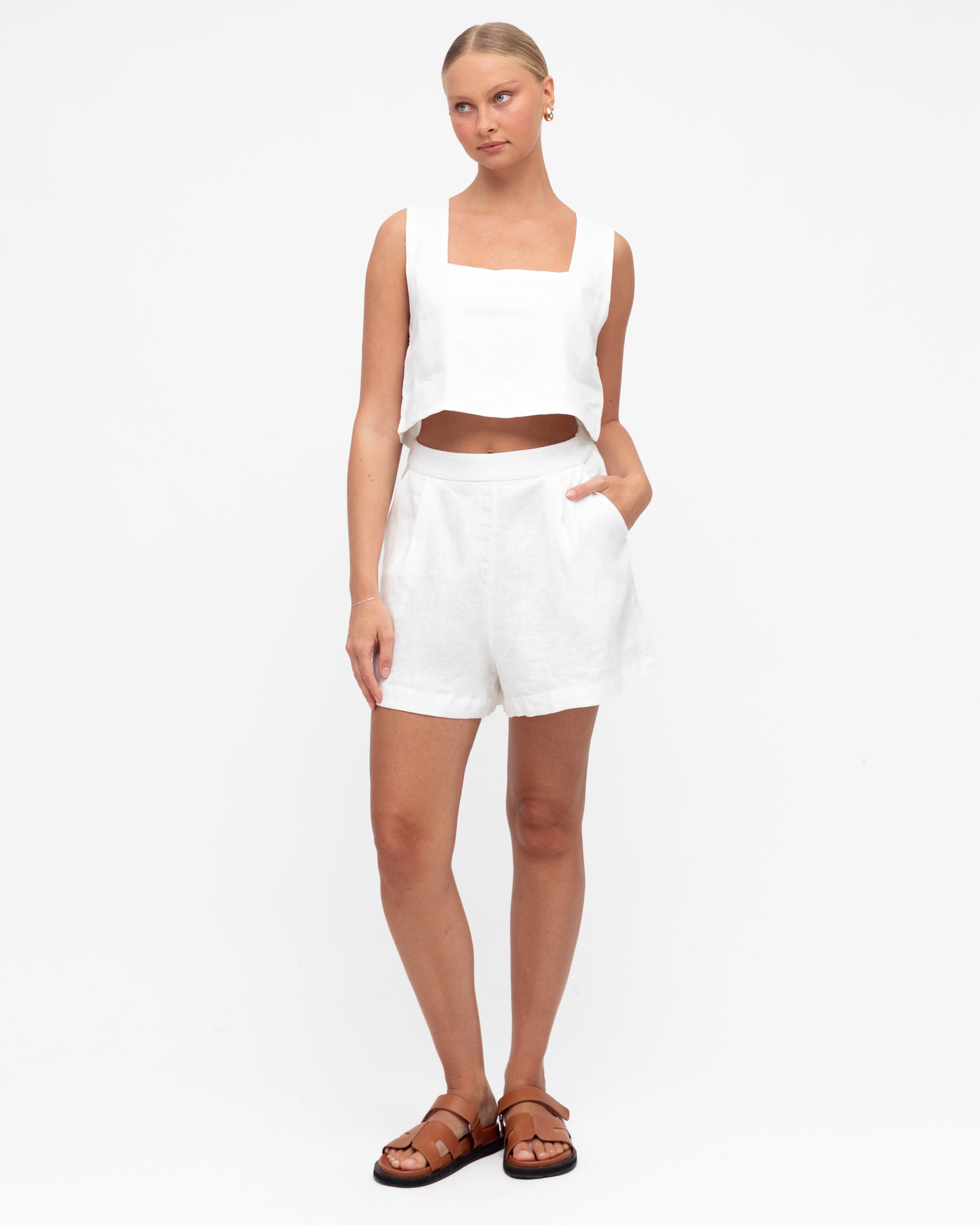 WHITE CLOSET / FLIP SHORTS / WHITE / TFL7990-30