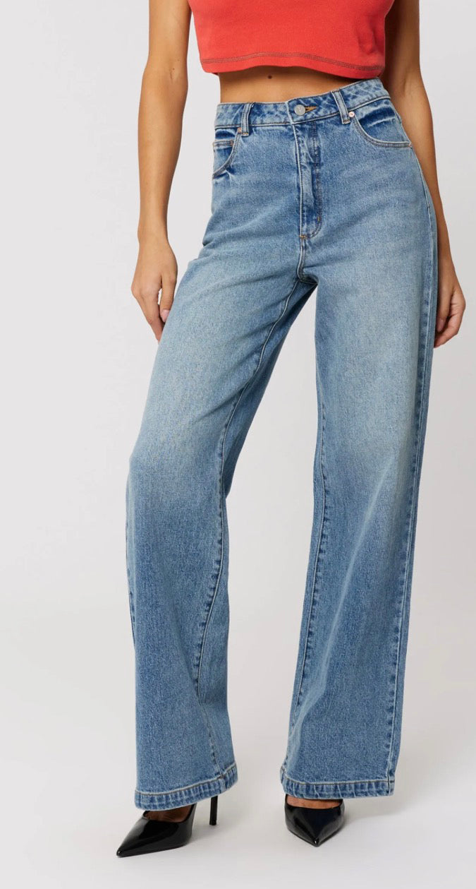 ABRAND / 94 HIGH & WIDE SELENA / A61J75