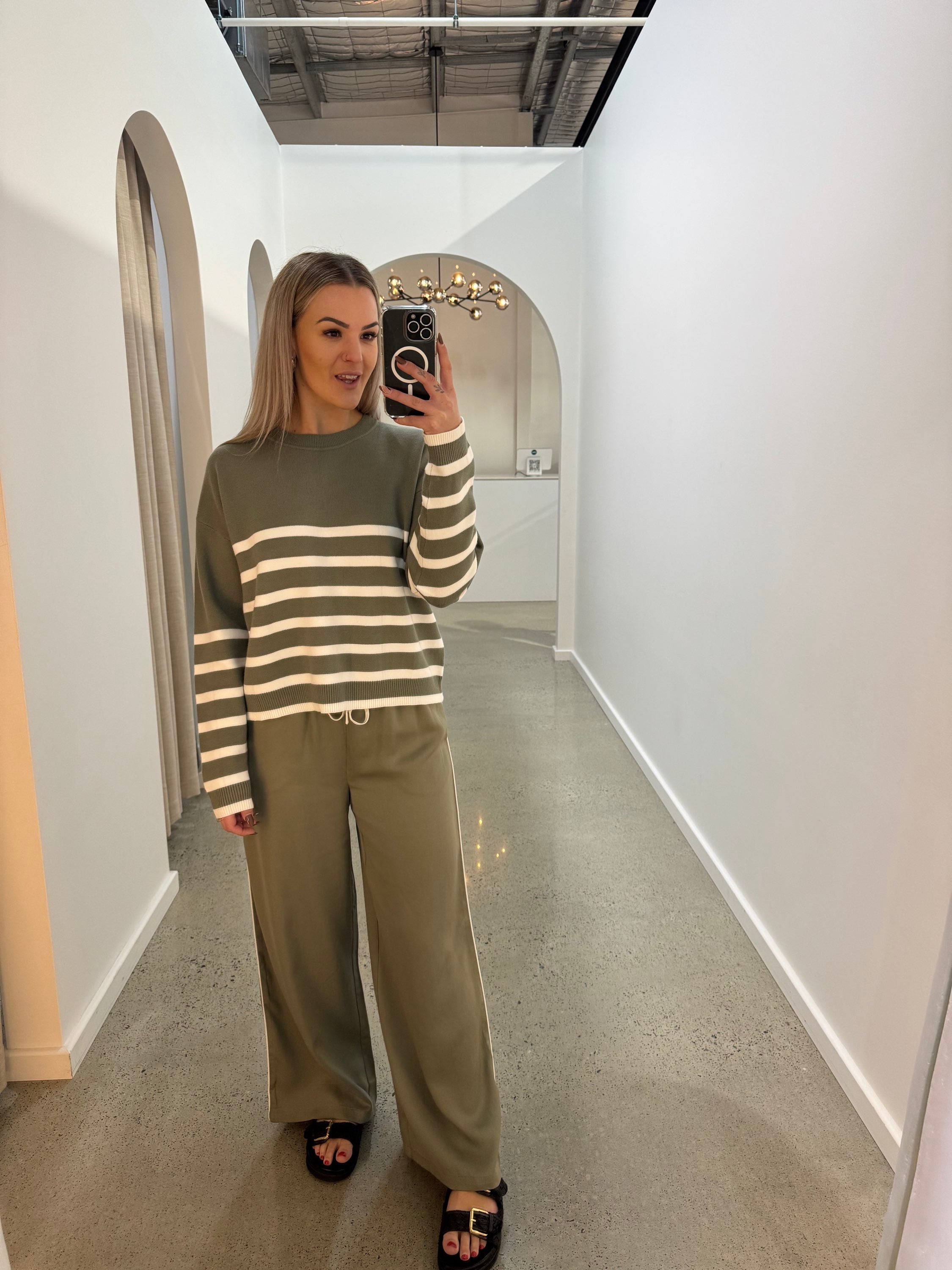 LITTLE LIES / LOTTIE PANTS / SAGE / M25042901