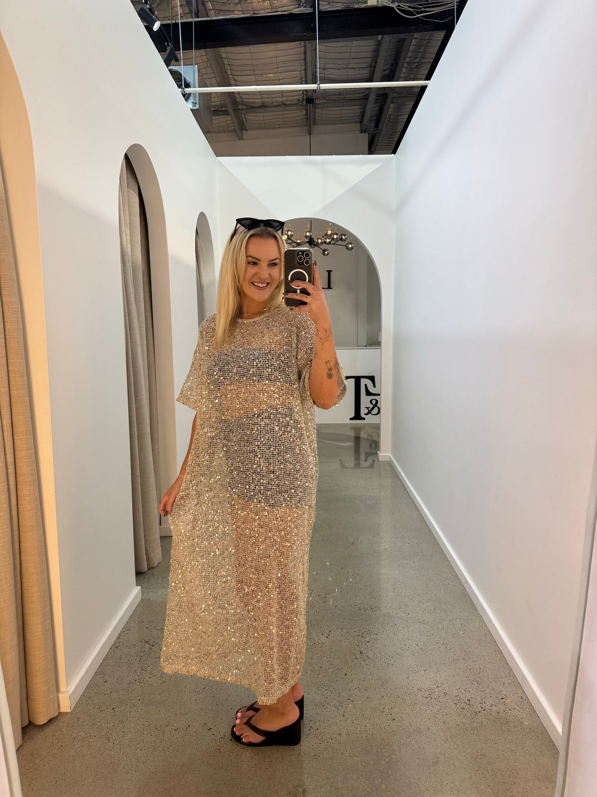 BY FRANKIE / BEIGE SEQUINS DRESS / 699-2