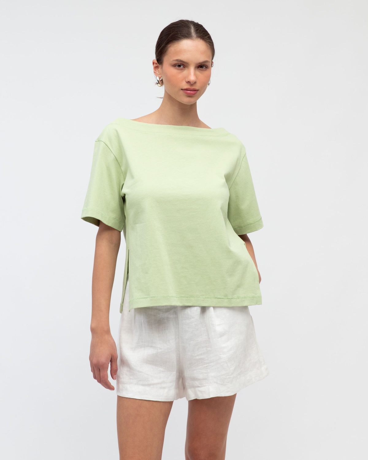 WHITE CLOSET / JENNA BOAT NECK TEE / MATCHA / TF10936