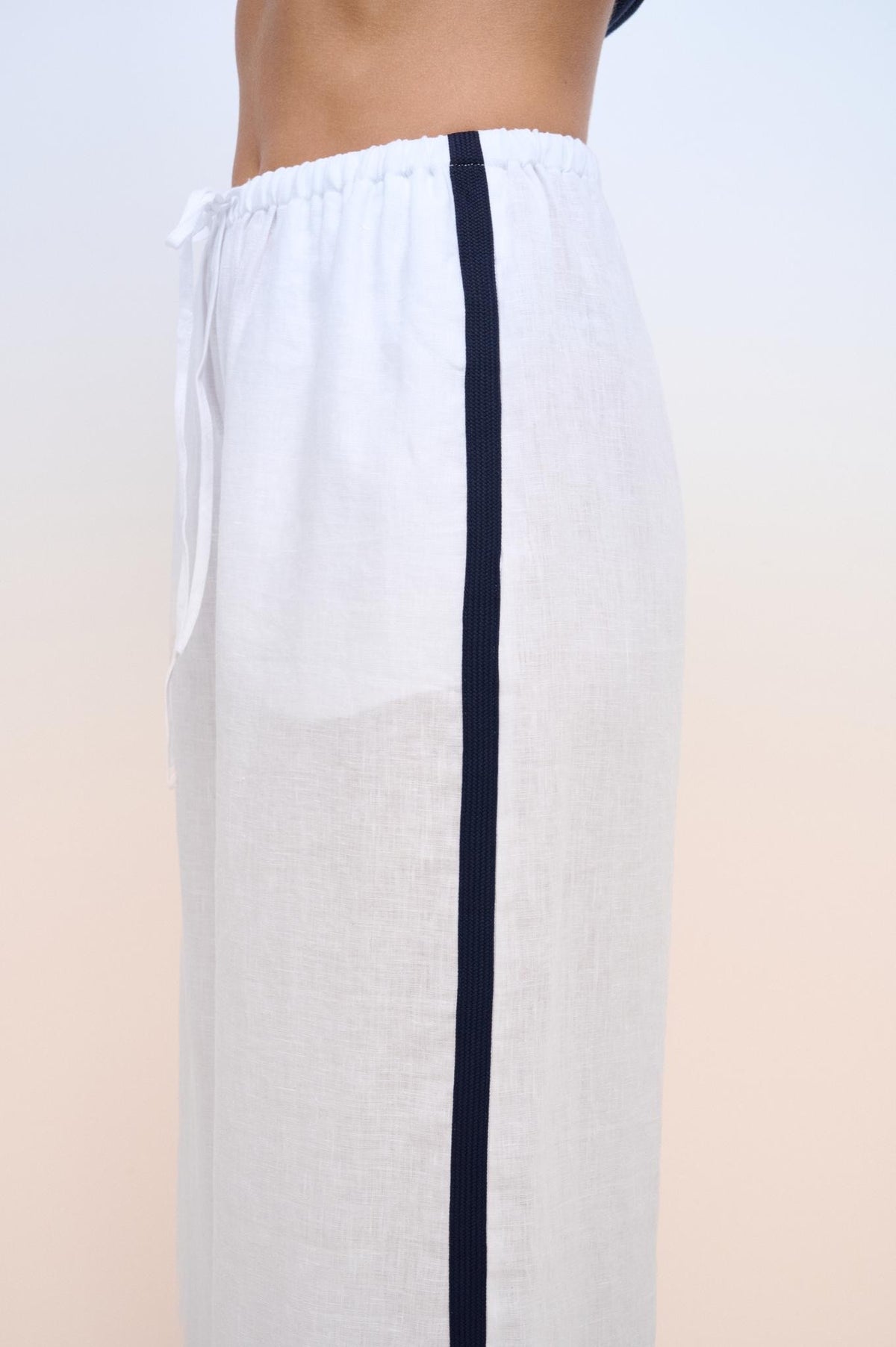 LITTLE LIES / MONACO PANTS / WHITE / M25123001