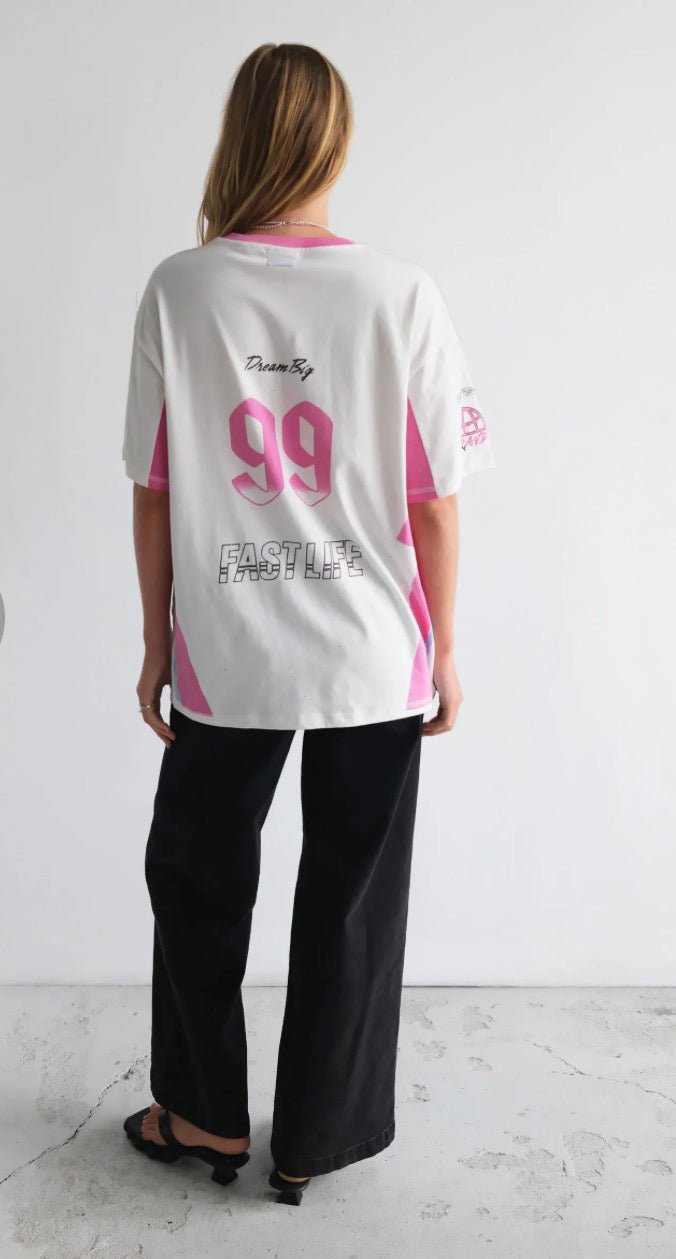 ABRAND / LIVING THE DREAM TOM TEE / A61T00