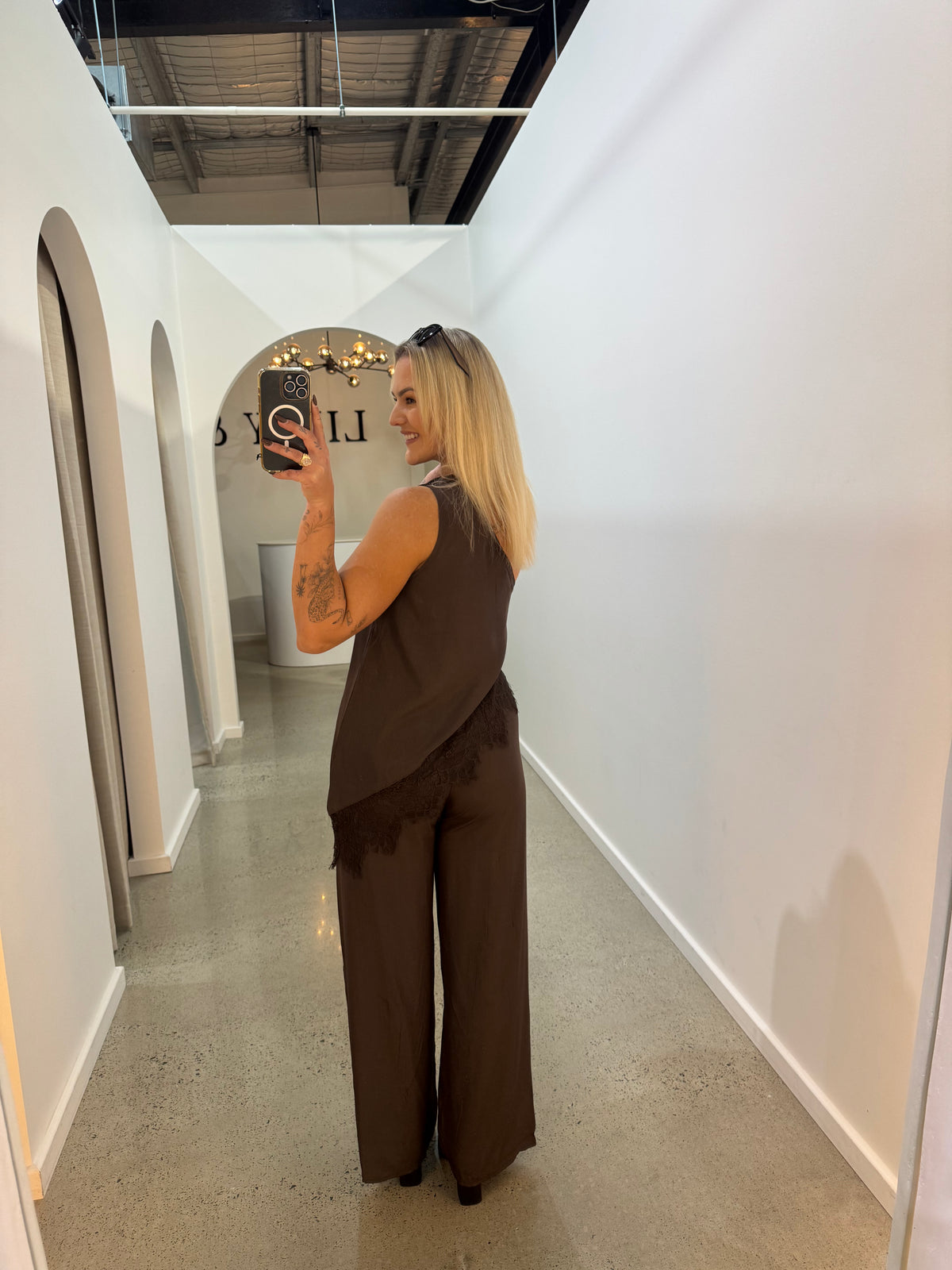 BY FRANKIE / ONE SHOULDER CUPRO TOP CHOCOLATE / 202612-2