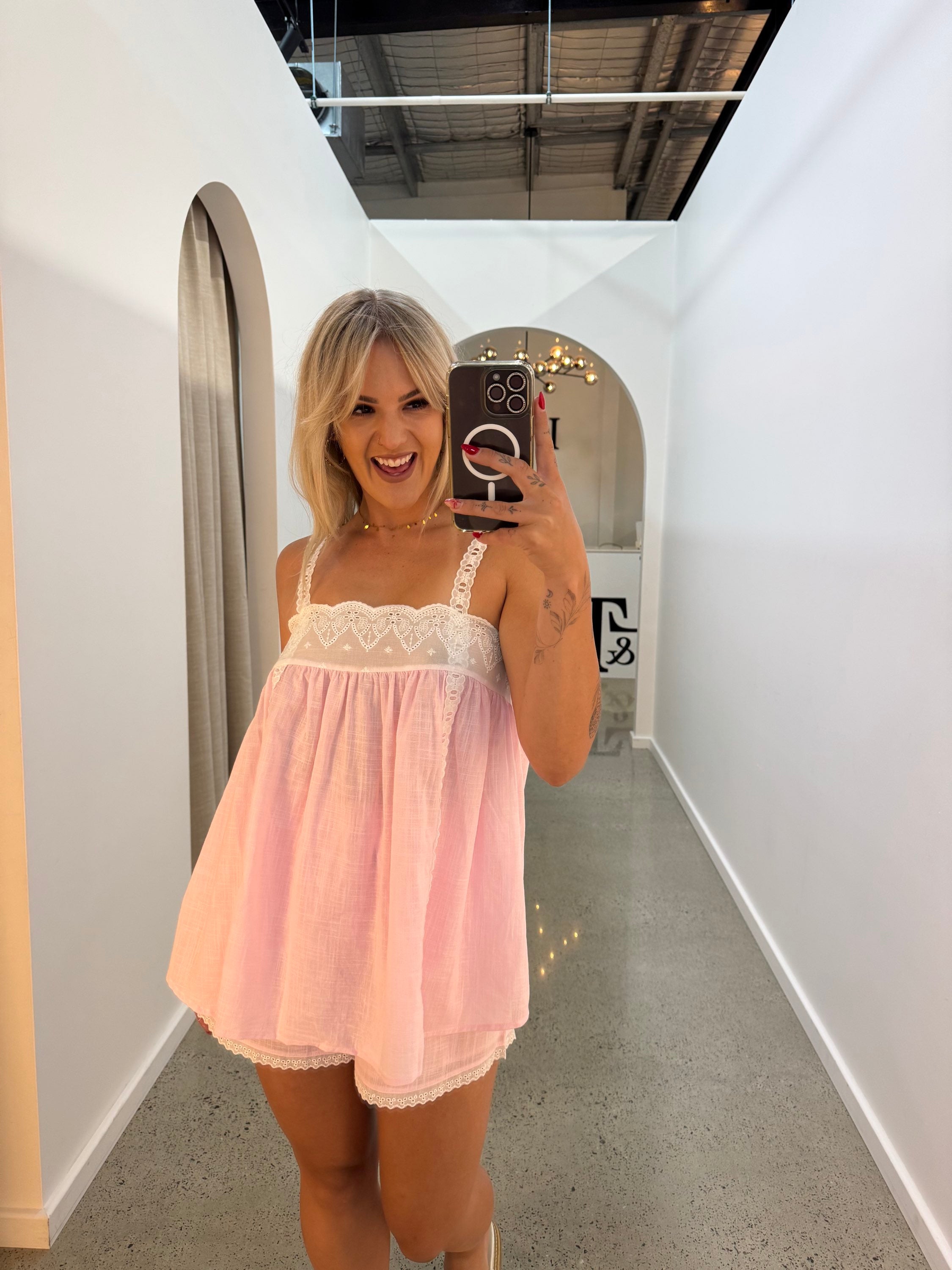 BY FRANKIE / PINK LACE SHORTS / 65-3