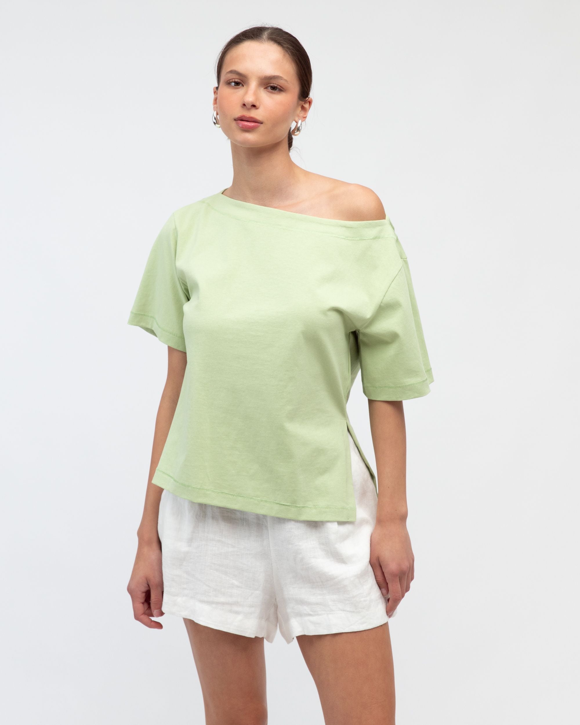 WHITE CLOSET / JENNA BOAT NECK TEE / MATCHA / TF10936