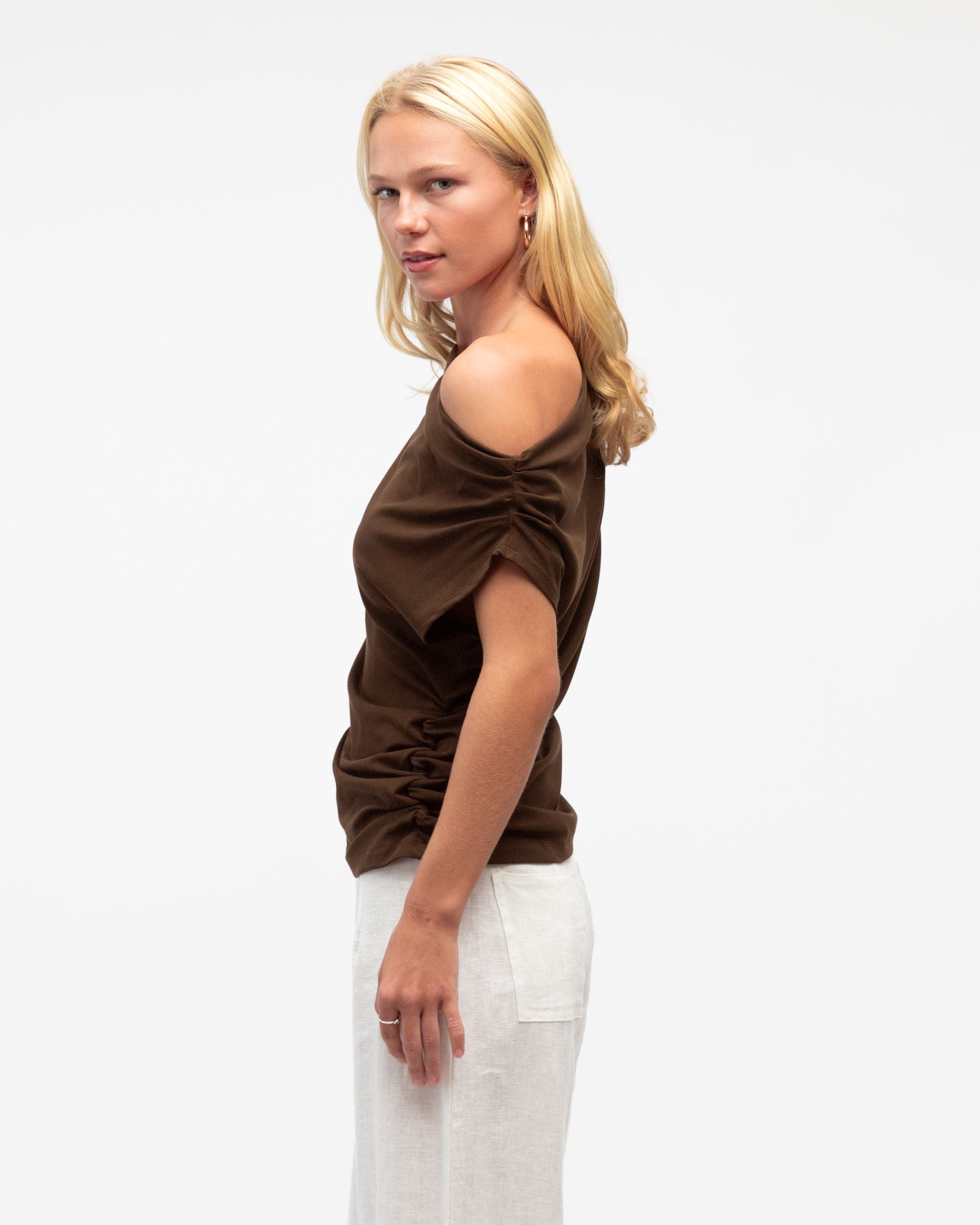 WHITE CLOSET / CHOCOLATE ONE SHOULDER TOP / TF11517