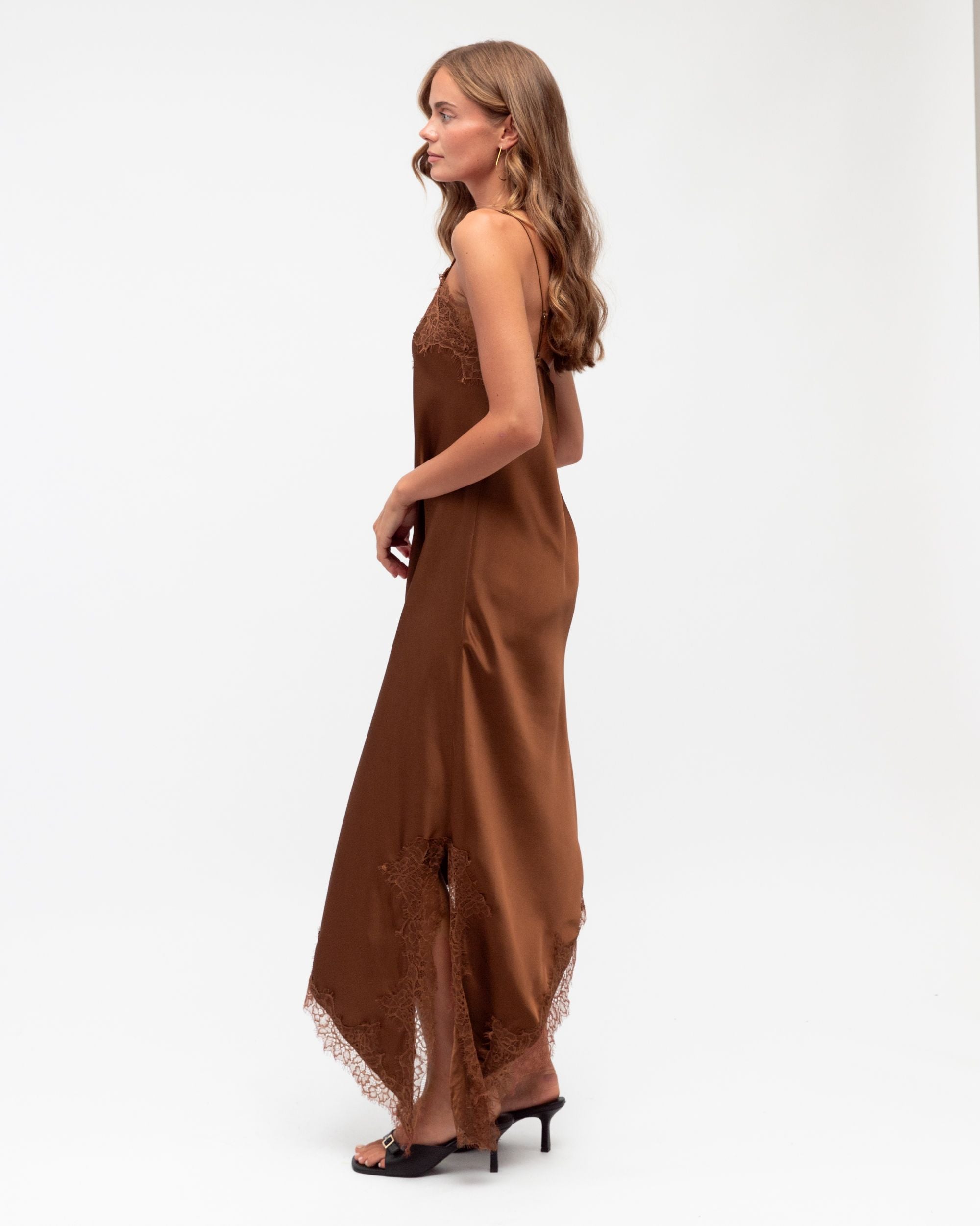 WHITE CLOSET / AMELIA SATIN / CHOCOLATE / TF11499