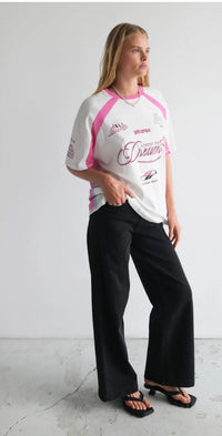 ABRAND / LIVING THE DREAM TOM TEE / A61T00