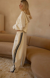 SŚAINT / CROPPED HOODIE / BUTTER & NAVY