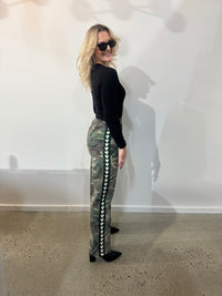 BY FRANKIE / CAMO PANTS WITH GREEN HEARTS / 526-36