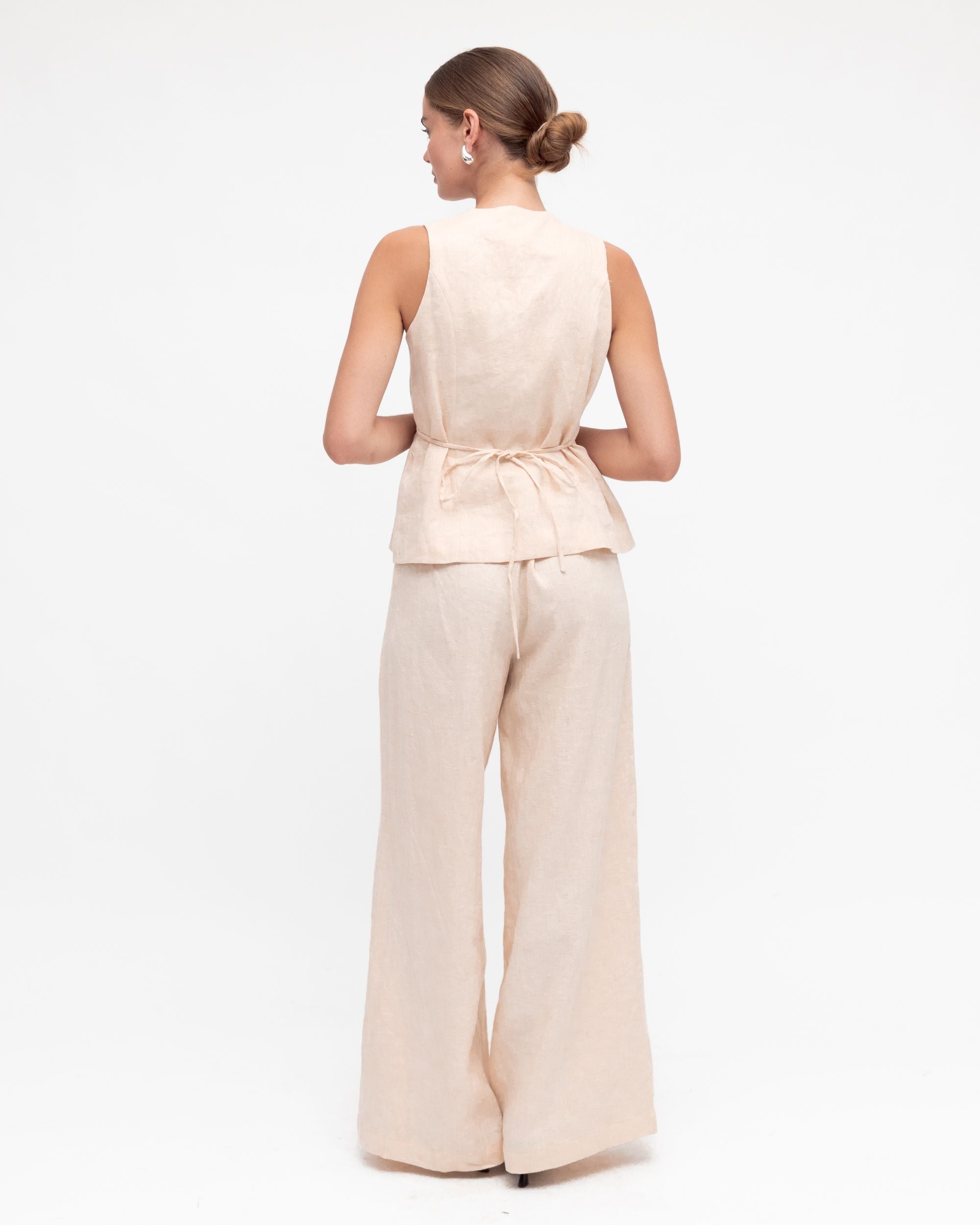 WHITE CLOSET / ECHO WRAP VEST