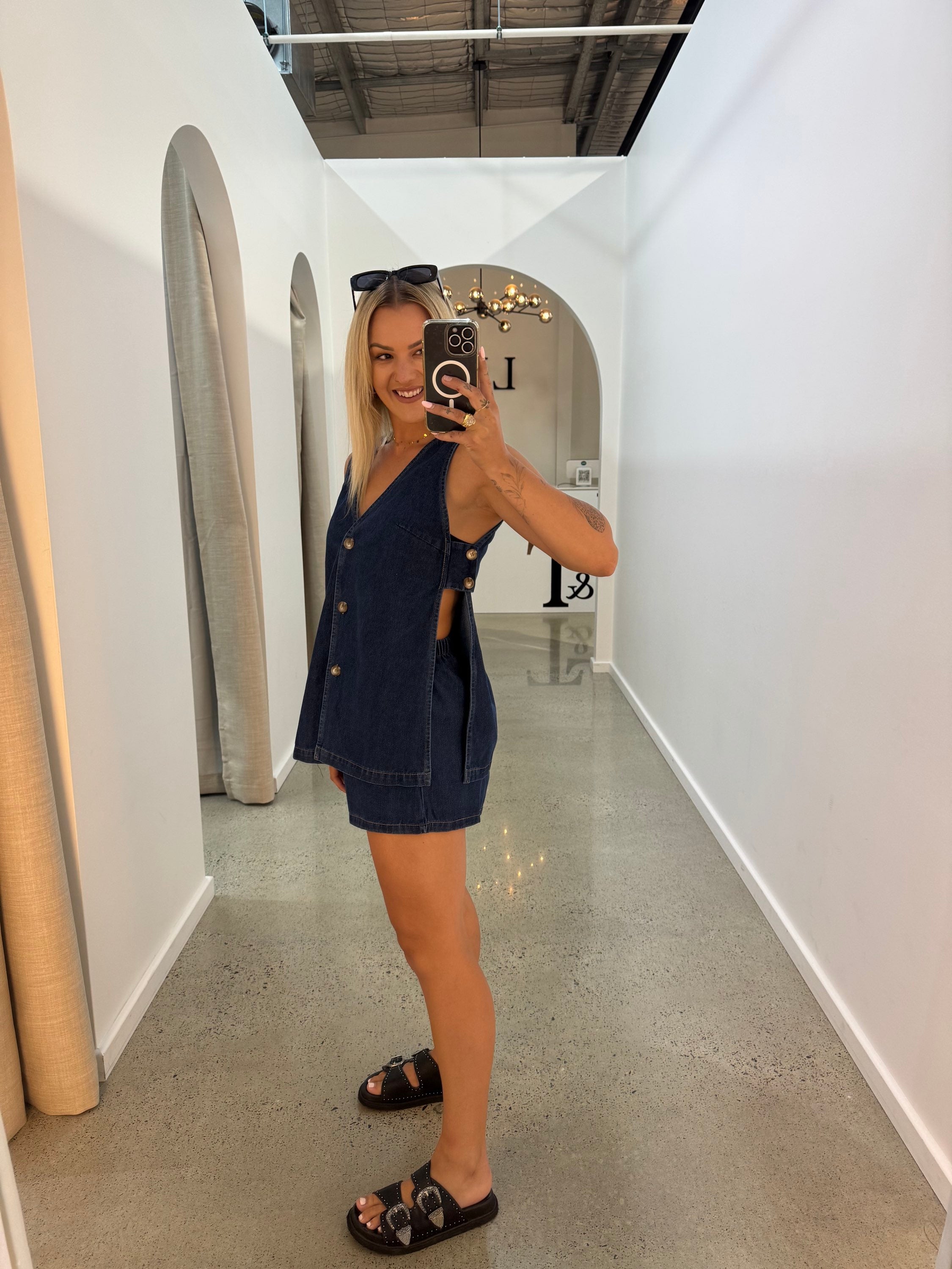 BY FRANKIE / DARK DENIM PANEL SHORTS / 66-1